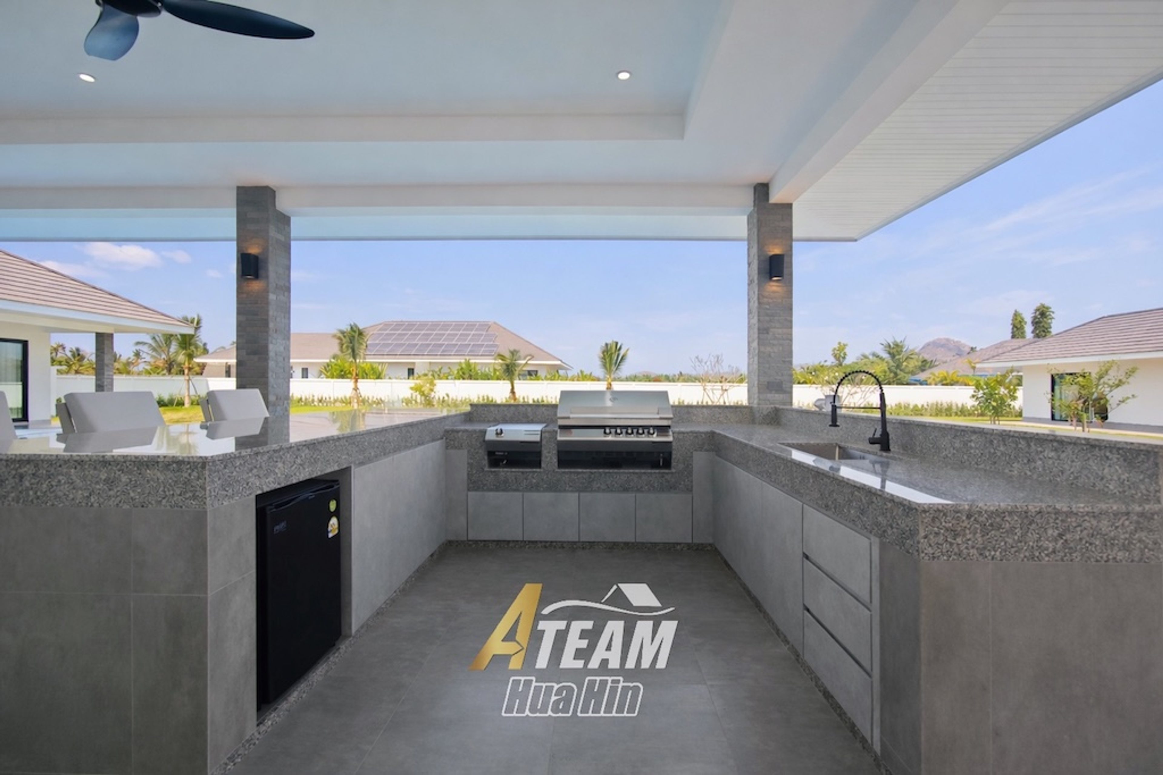 Prestigious 5-Bedroom Pool Villa on 2,622 sqm Prime Land thumbnail 4