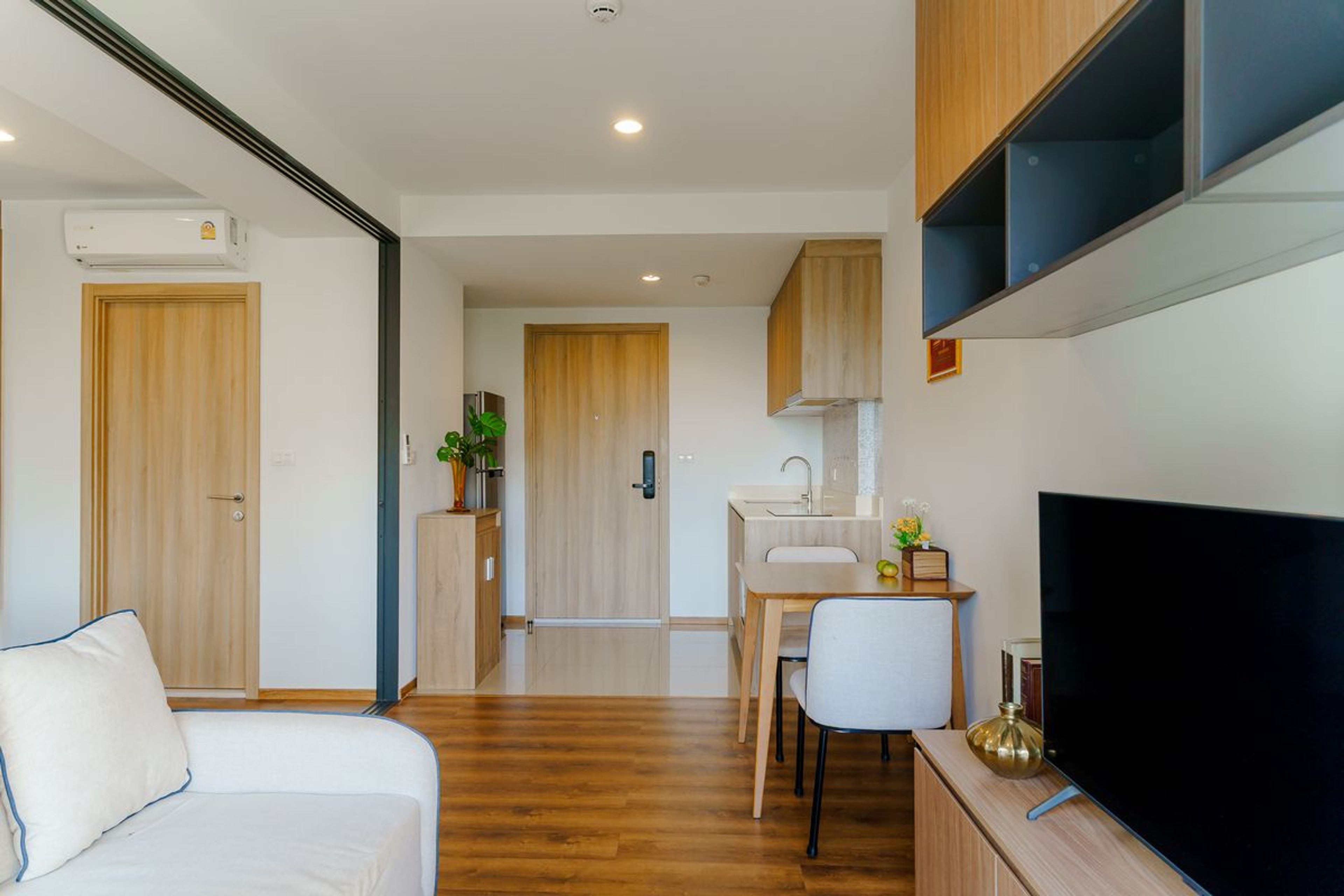 La Habana Hua Hin – Building B, 5th Floor (34 sqm, Pool View) thumbnail 18