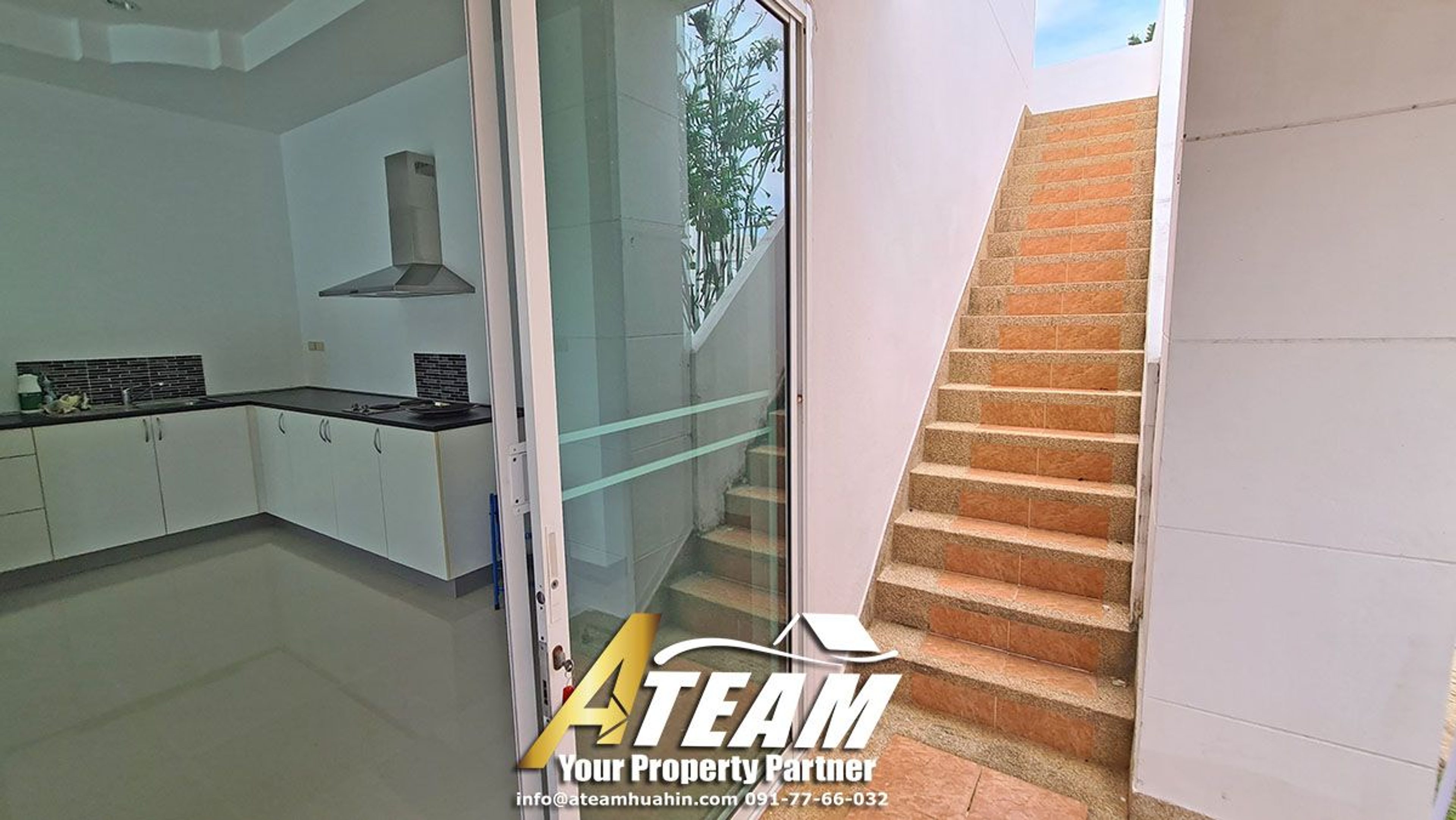 1 bedroom house with big rooftop with 360 mountain view thumbnail 11