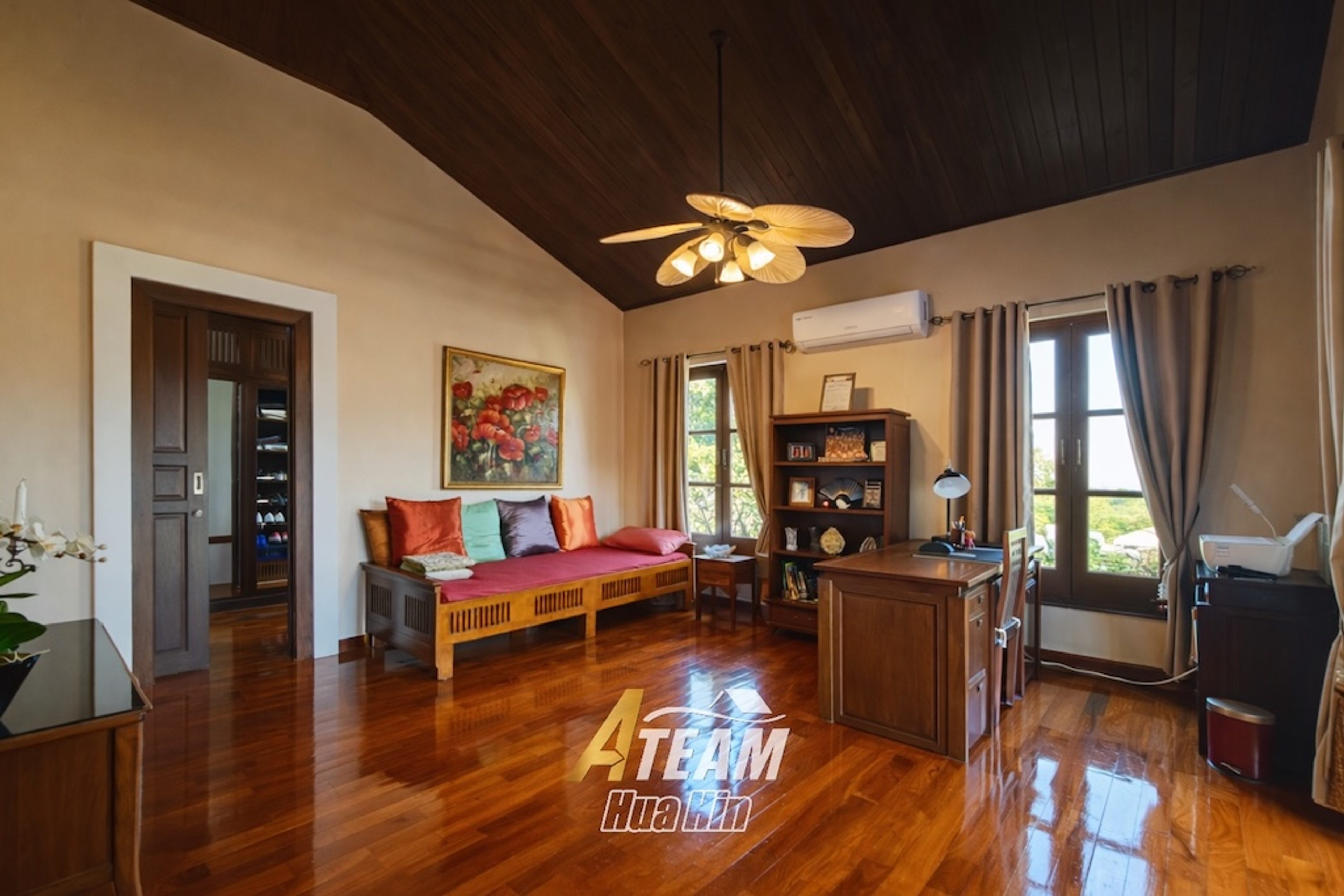 Luxury 6-Bedrooms Spacious 3,200 sqm Estate 5 min from city center —  thumbnail 19