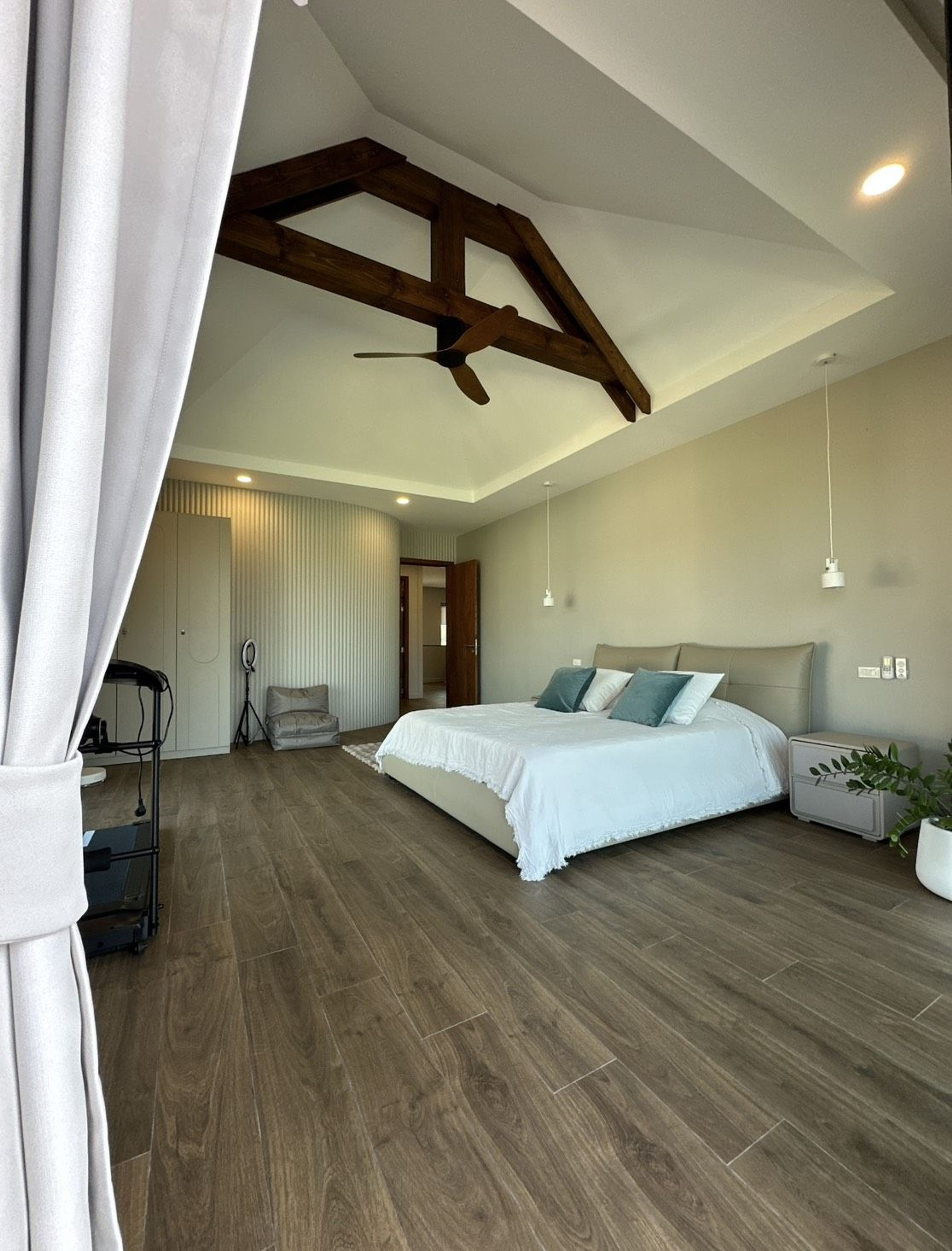 4-Bedroom Lake View Pool Villa thumbnail 17