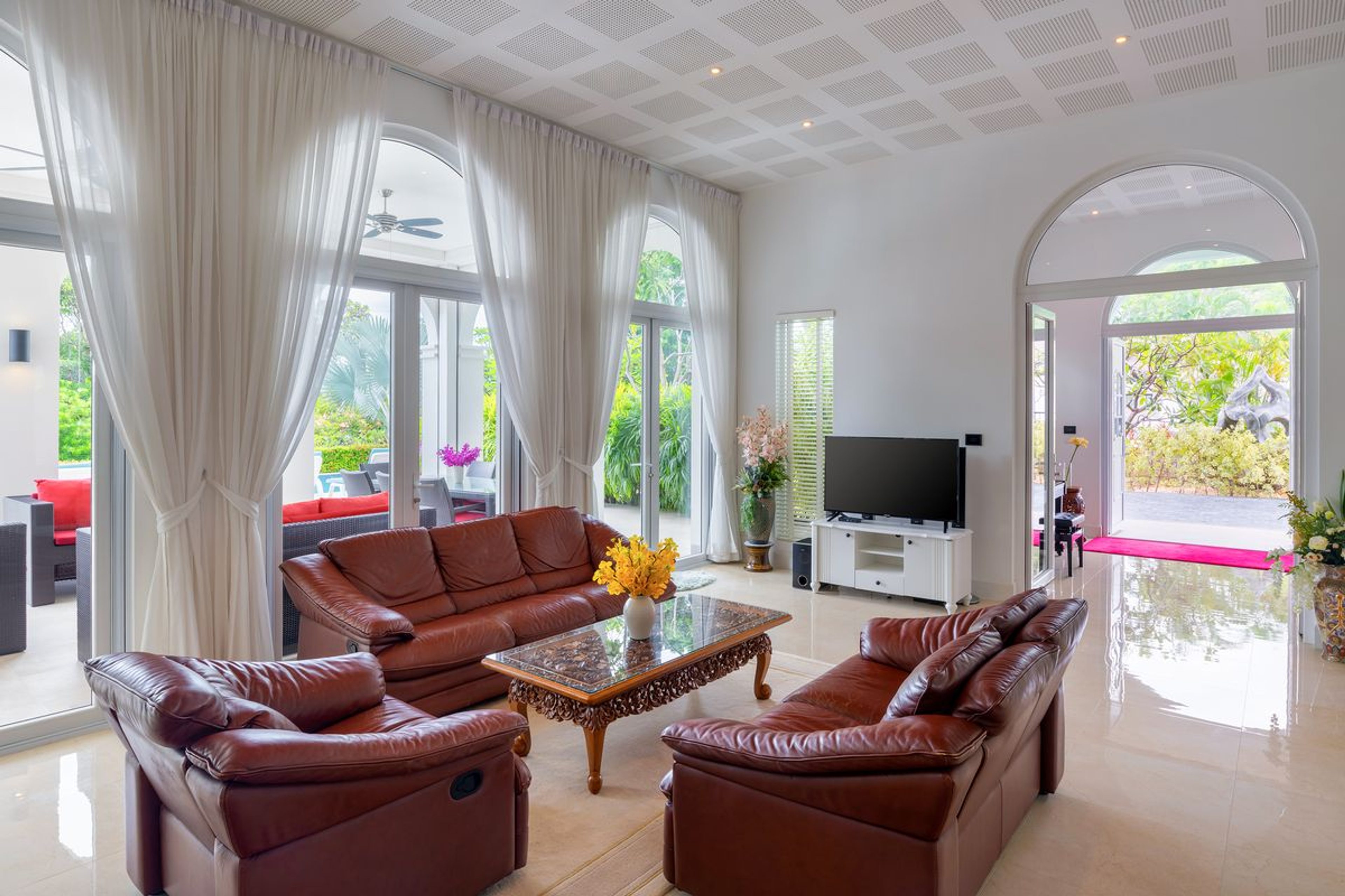 Elegant 6 Bedroom Mansion on a generous Landplot thumbnail 75