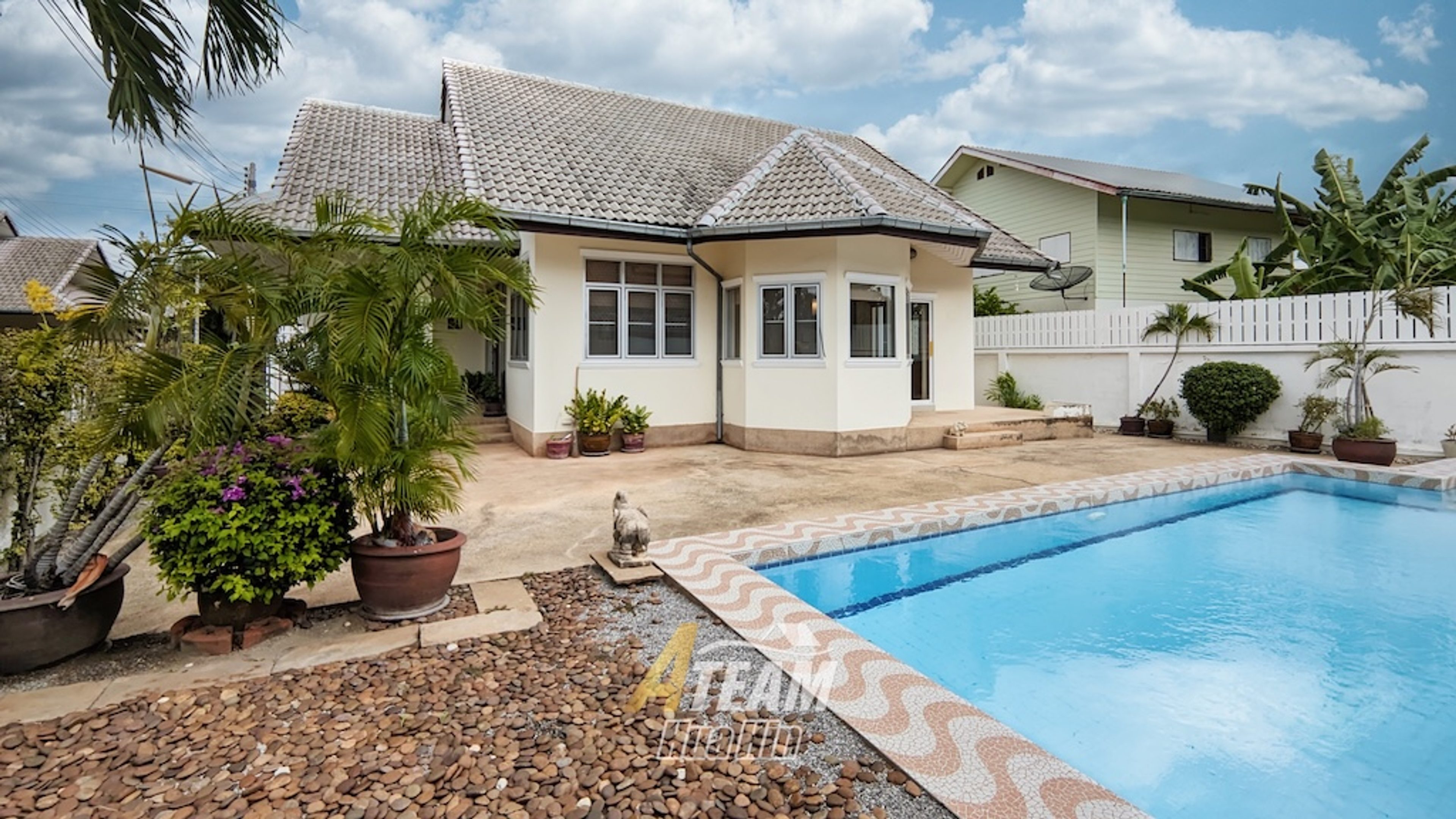 Beautiful  3-Bedroom Pool Villa in Soi 102, Hua Hin thumbnail 2