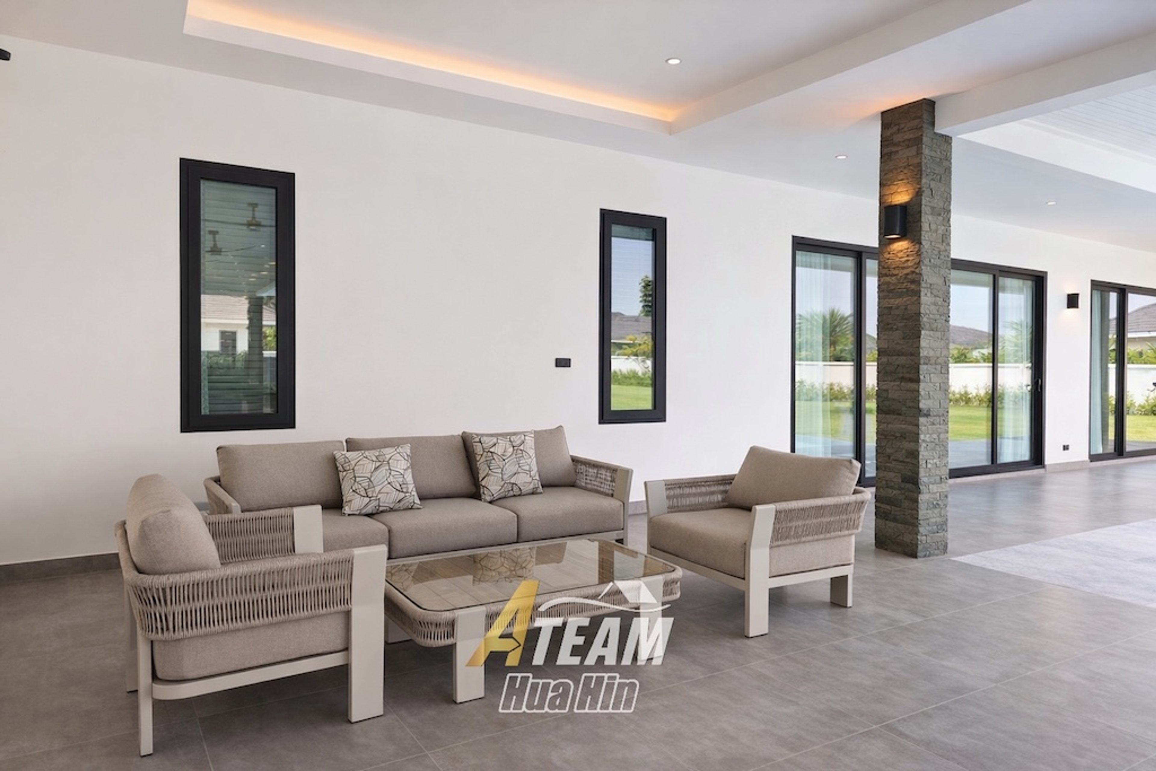Prestigious 5-Bedroom Pool Villa on 2,622 sqm Prime Land thumbnail 24