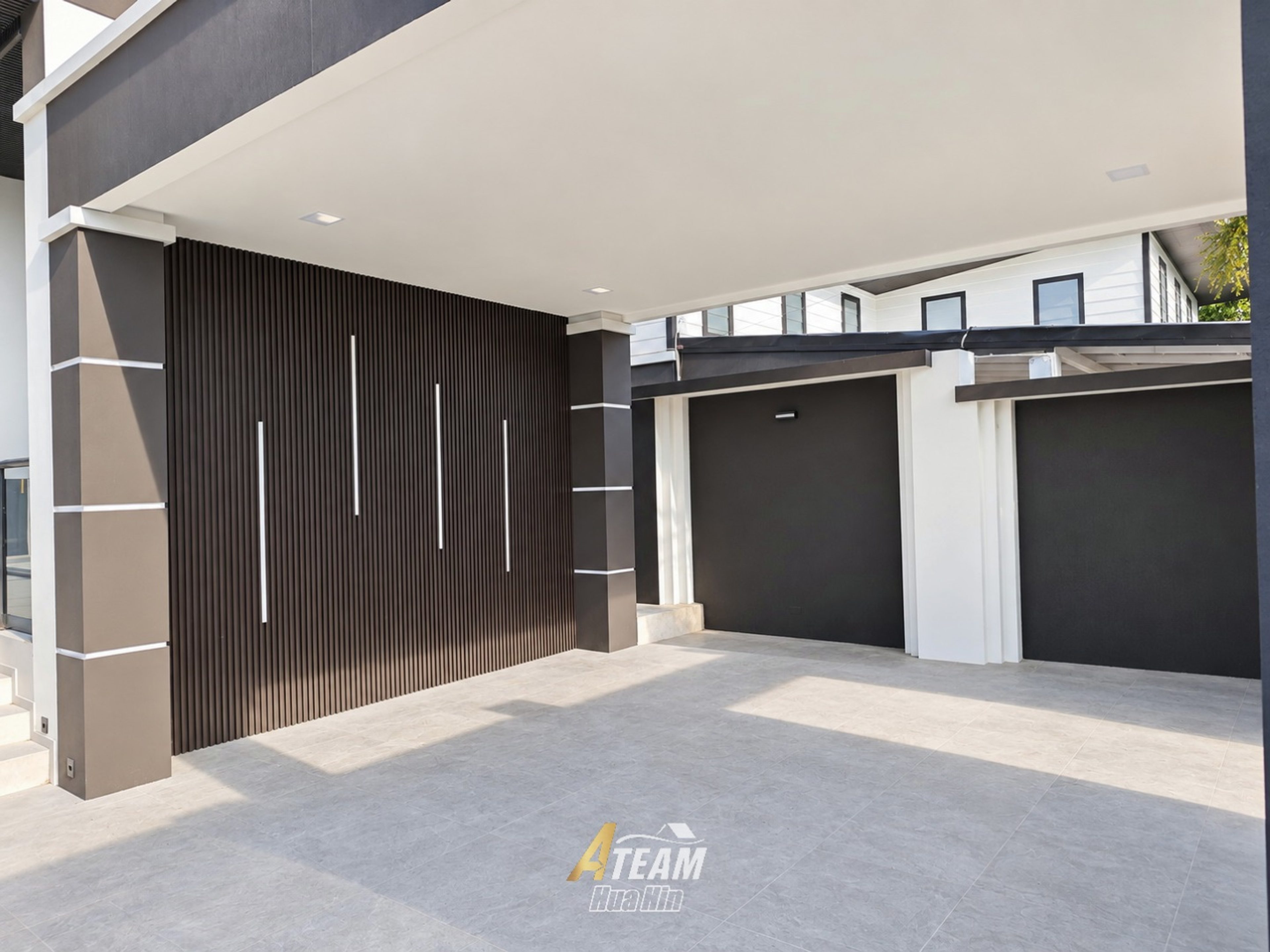 Exceptional Contemporary 4 Bedroom Villa in Nong Khon thumbnail 2