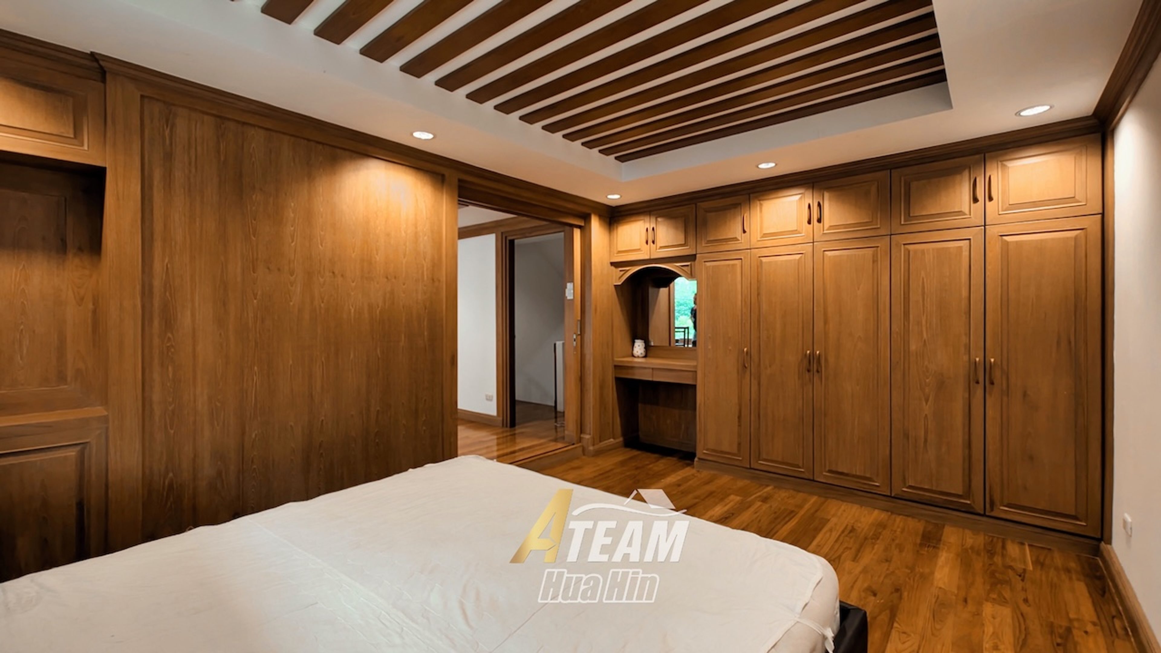 Beachfront 5-Bedroom Townhouse in Baan Suksamran – Hua Hin City Center thumbnail 19