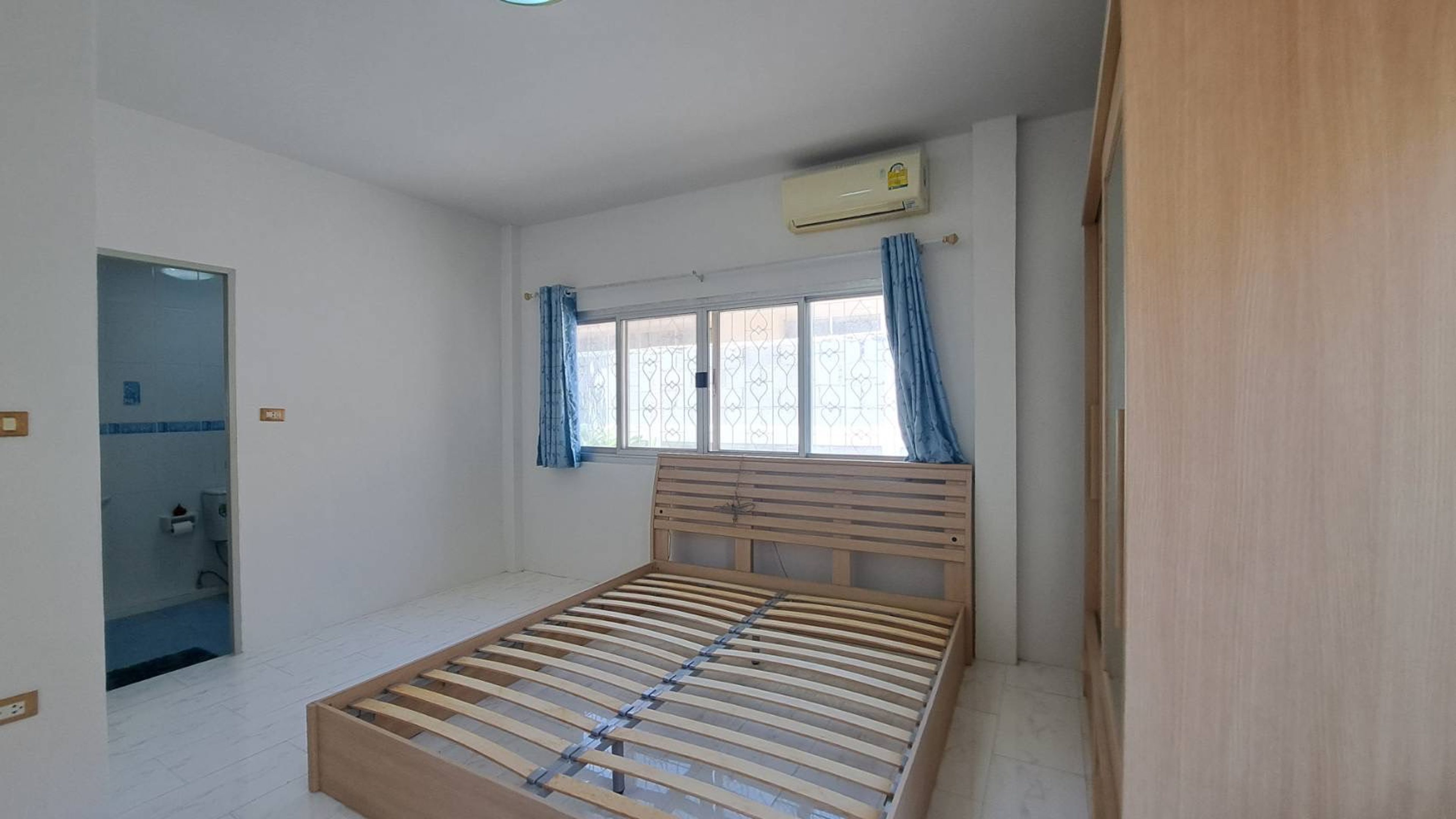 Spacious 3-Bedroom House for Sale in Hua Hin Soi 2 thumbnail 14