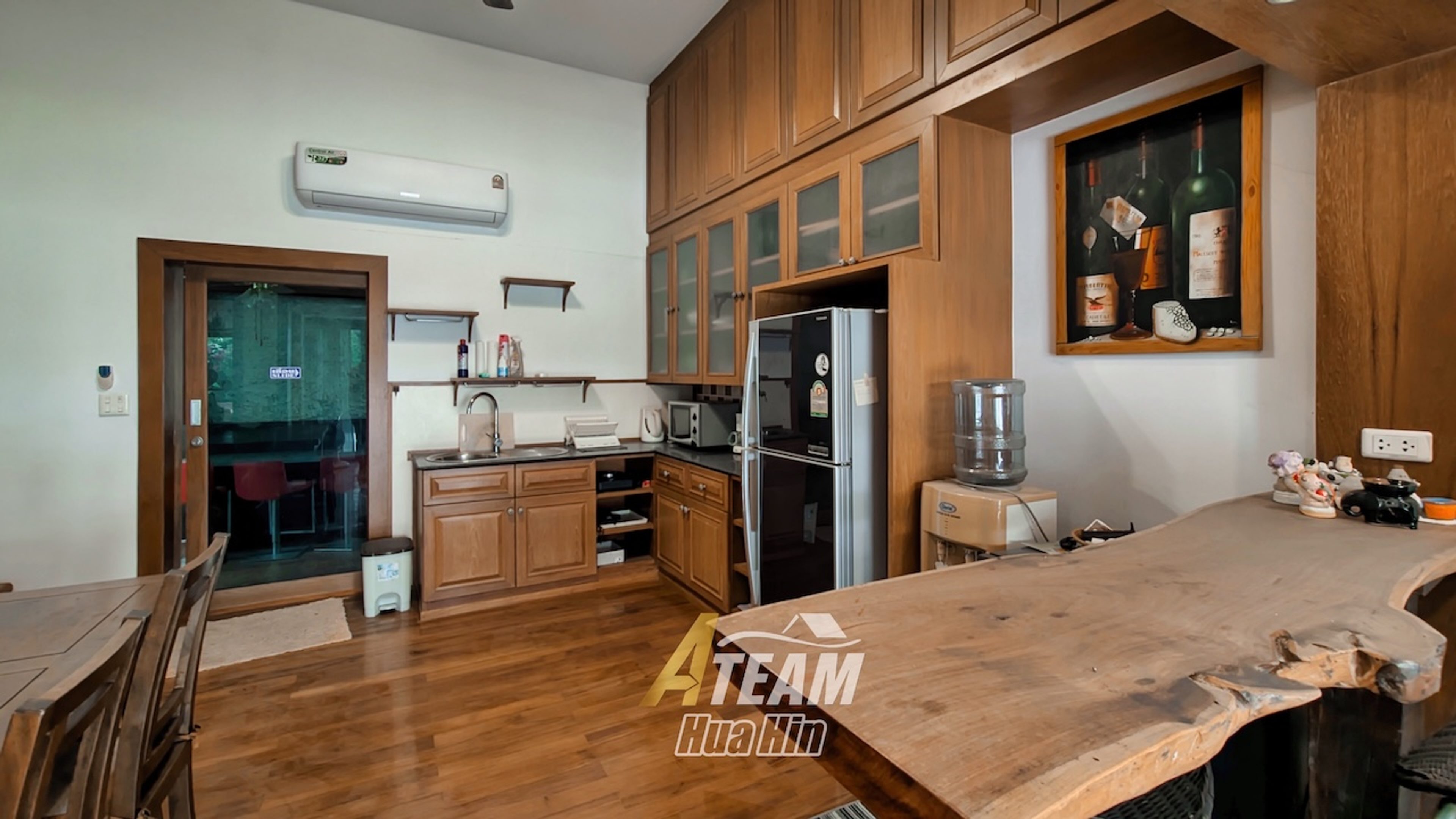 Beachfront 5-Bedroom Townhouse in Baan Suksamran – Hua Hin City Center thumbnail 10