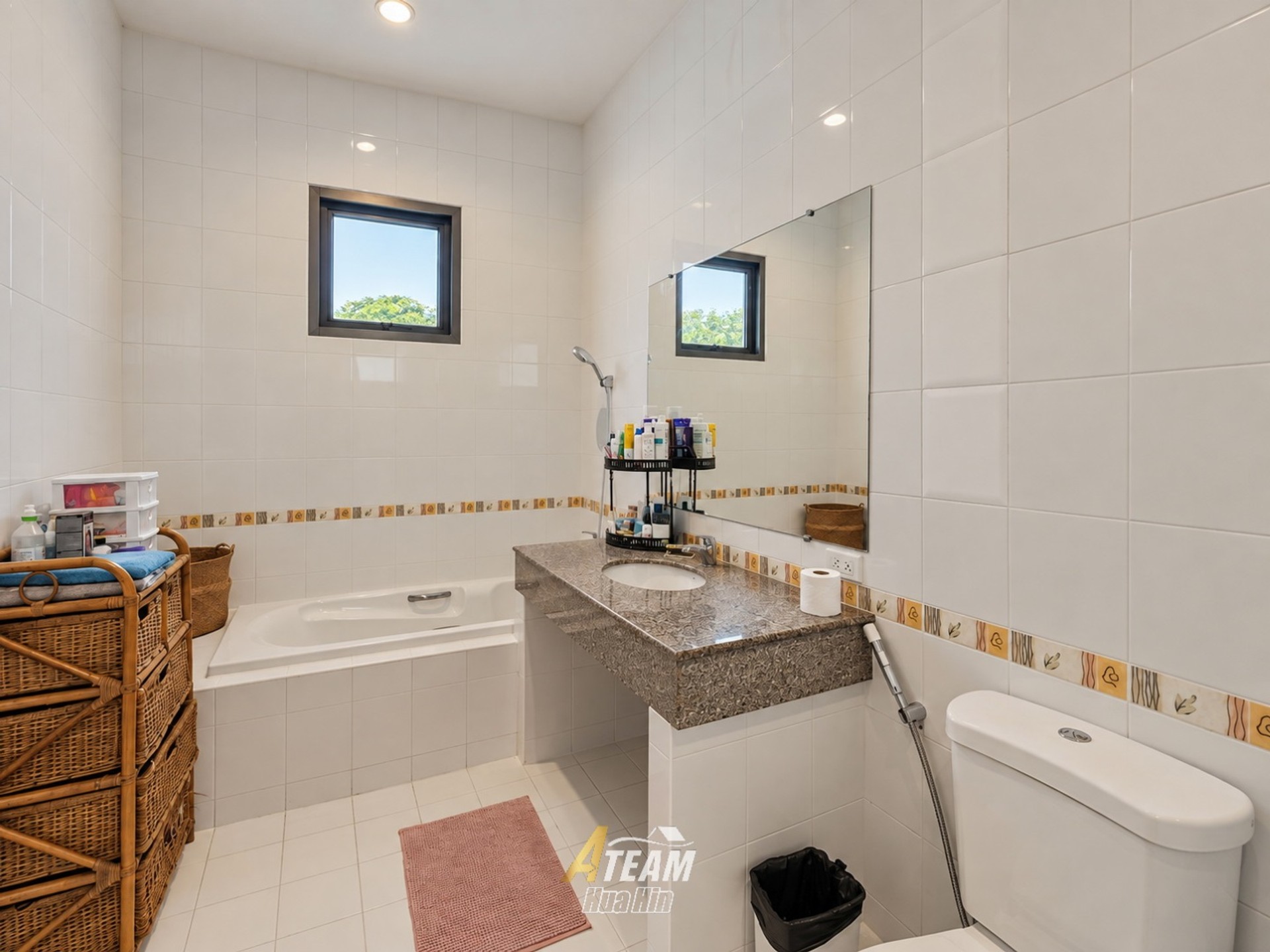 Luxury 4-Bedroom Pool Villa on a Large Plot in Khao Tao