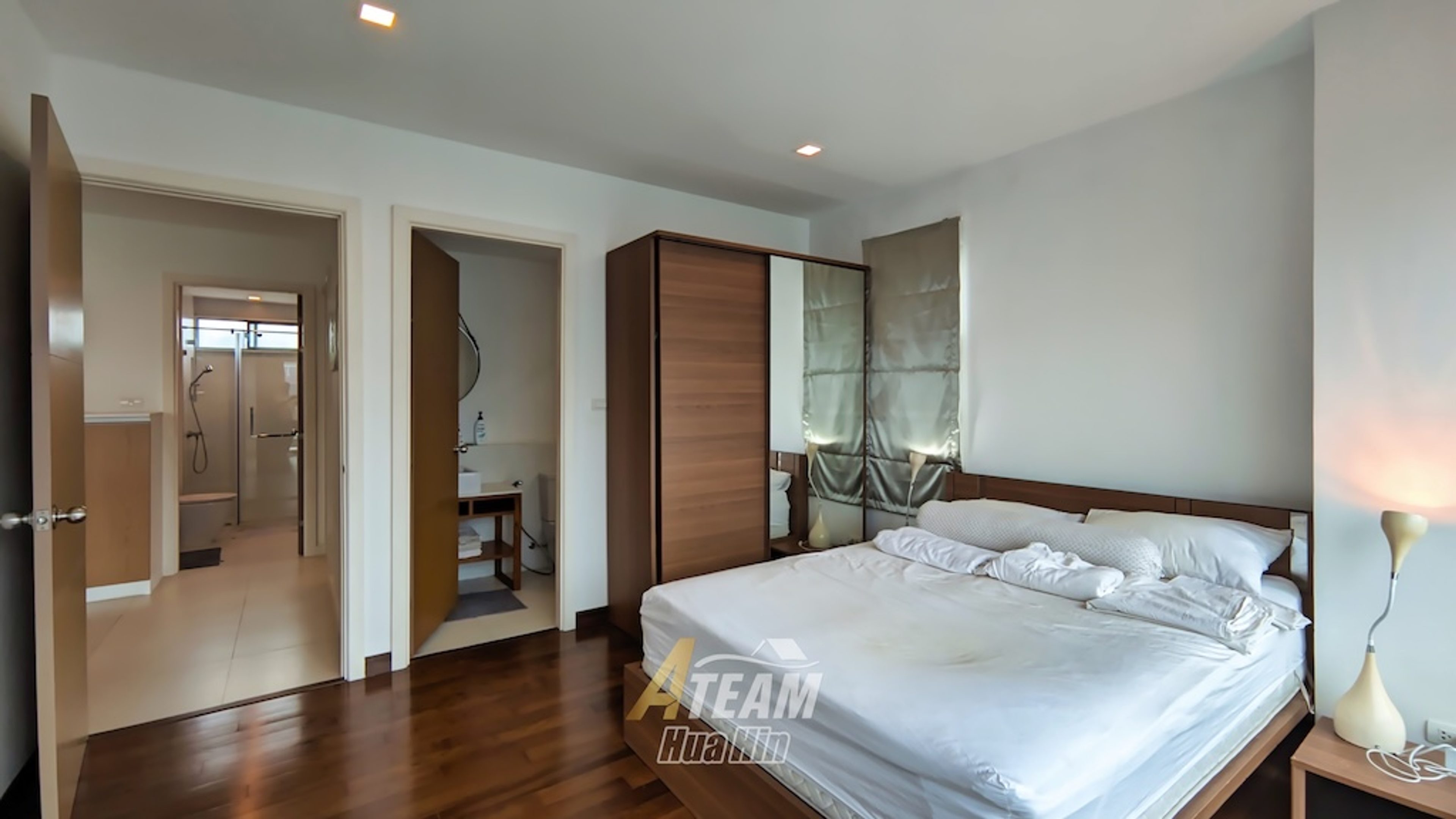 Modern 2-Bedroom Condo with Pool View   thumbnail 7