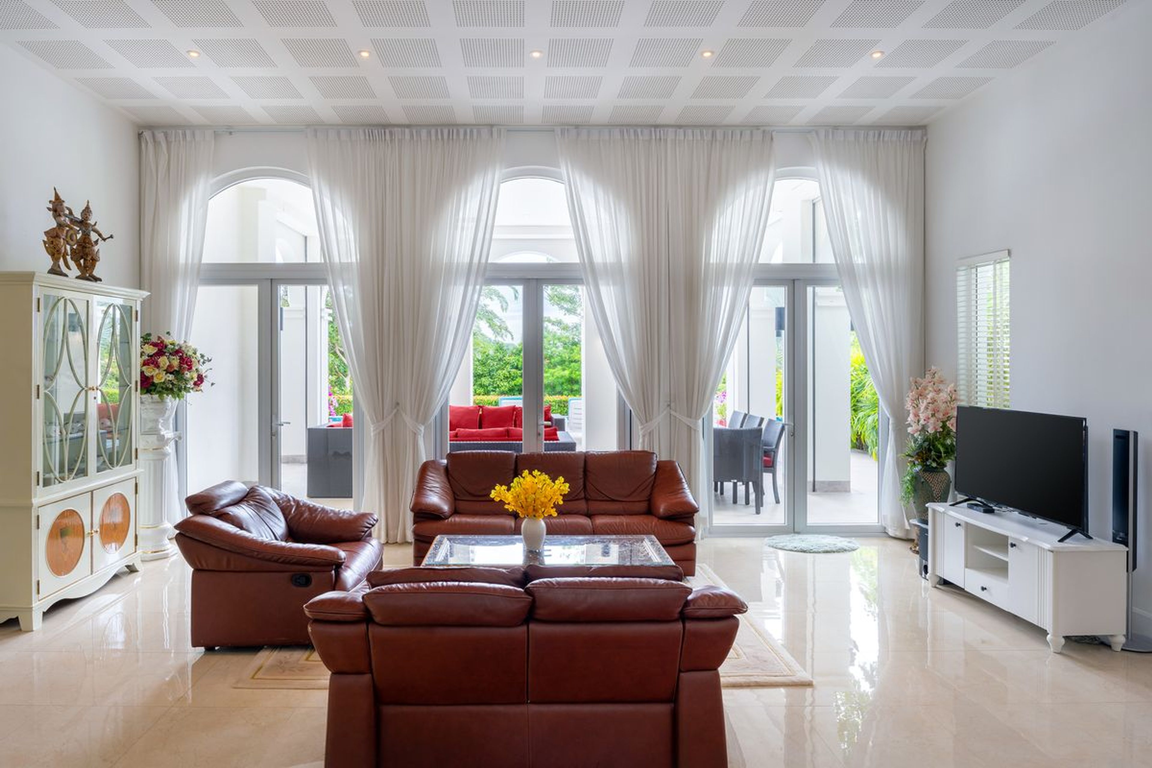 Elegant 6 Bedroom Mansion on a generous Landplot thumbnail 74