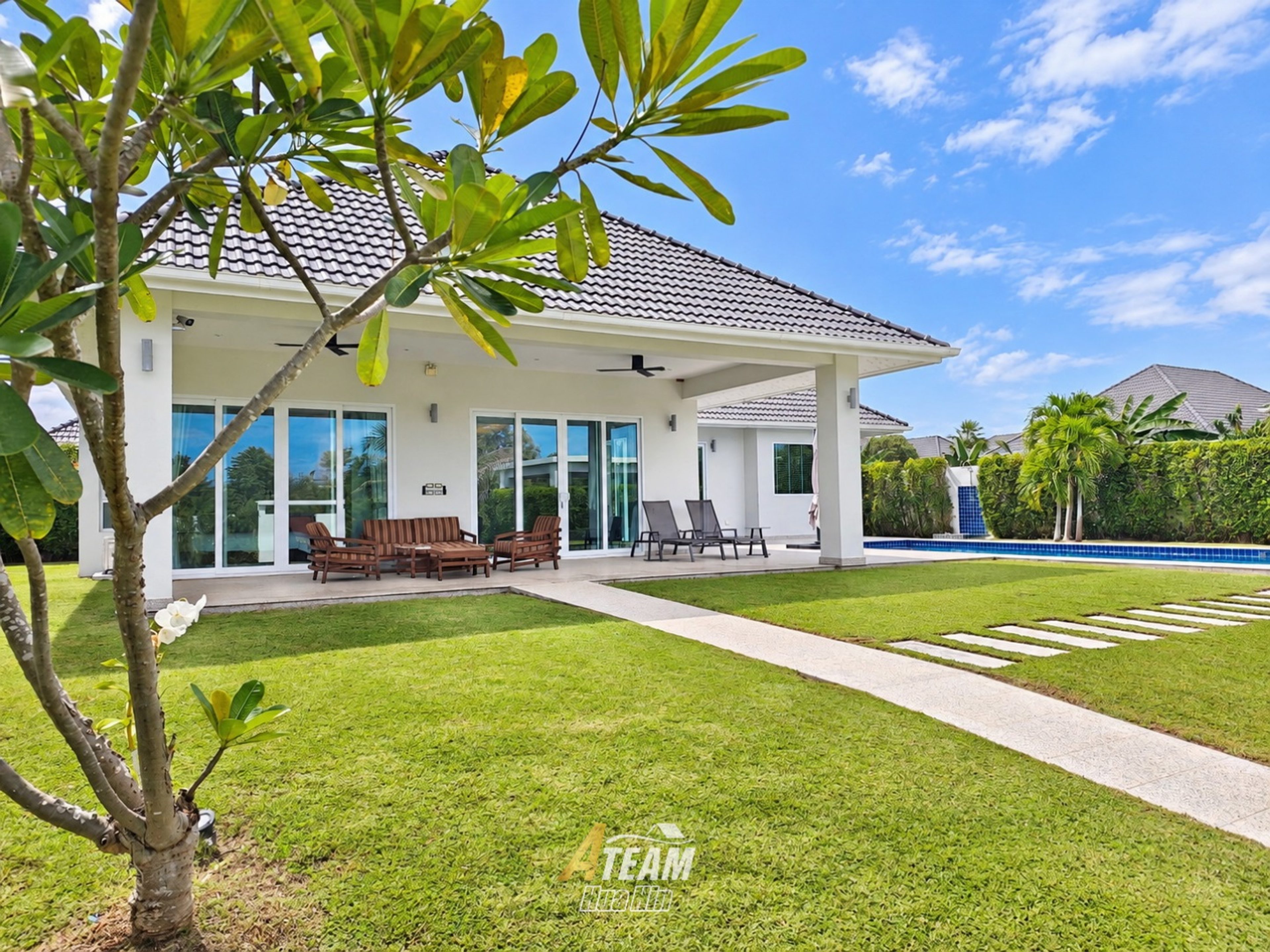 Like-New 3-Bedroom Pool Villa thumbnail 4