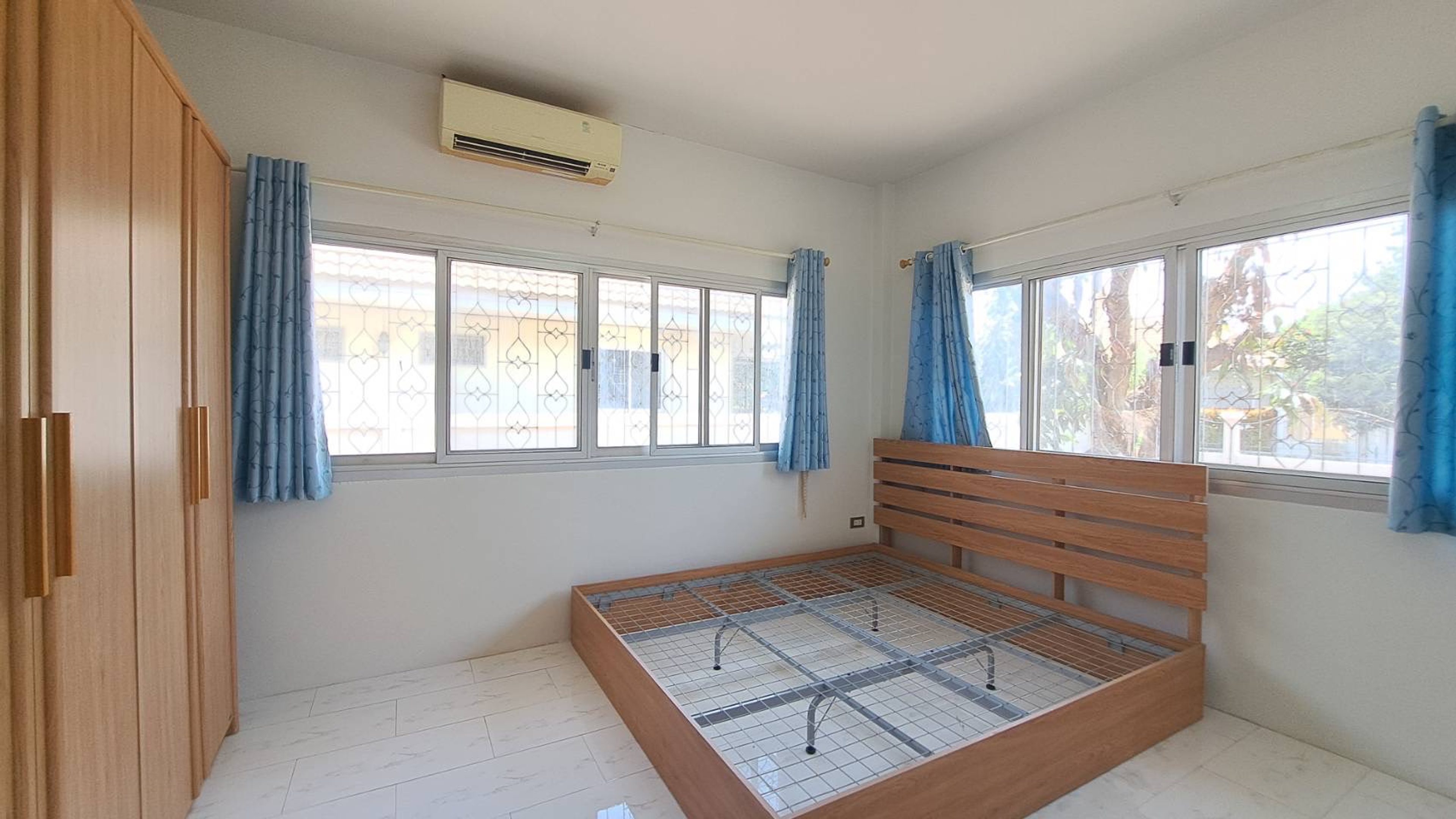Spacious 3-Bedroom House for Sale in Hua Hin Soi 2 thumbnail 12