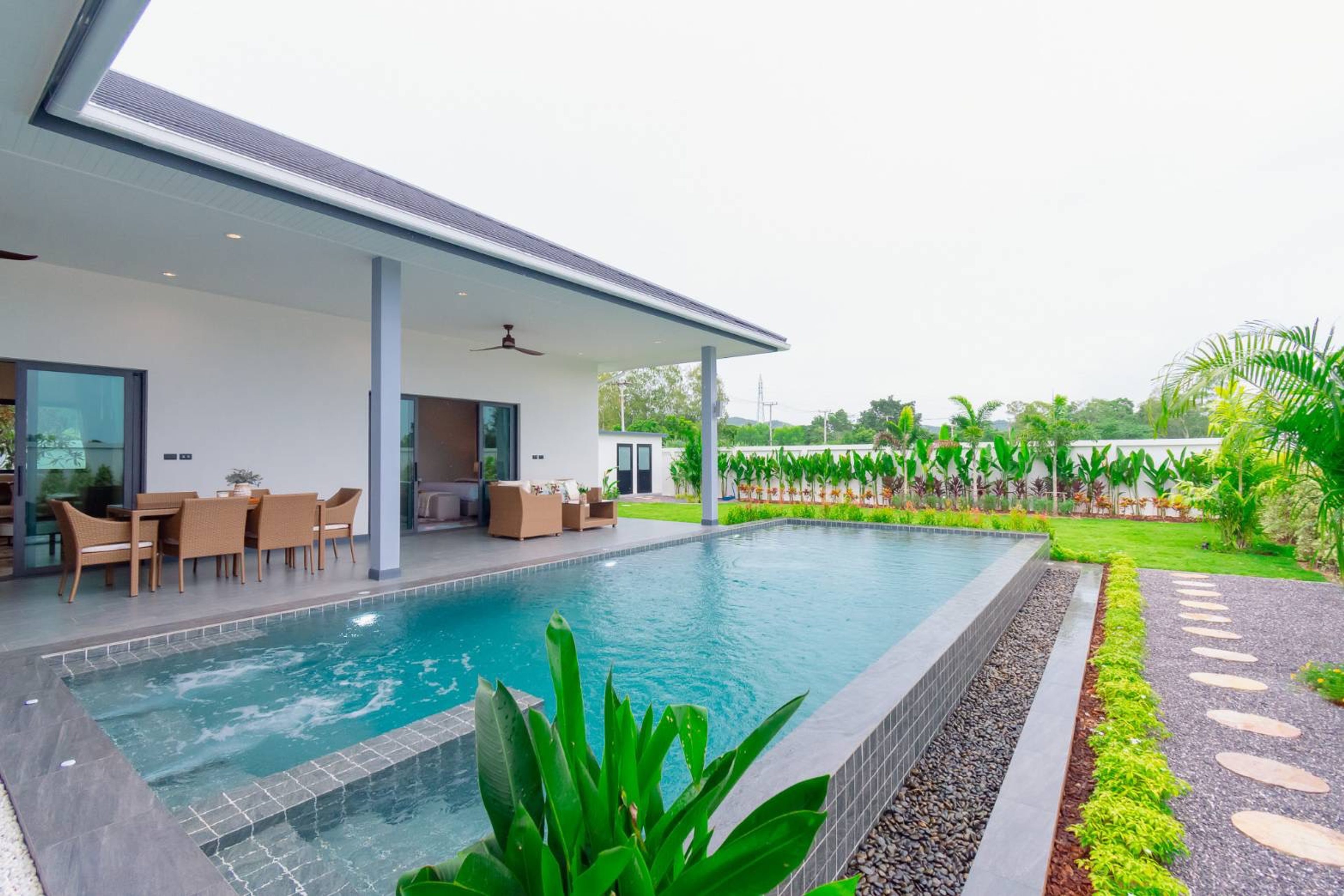 Beautifully Designed 3 Bed 3 Bath Private Pool Villa thumbnail 4