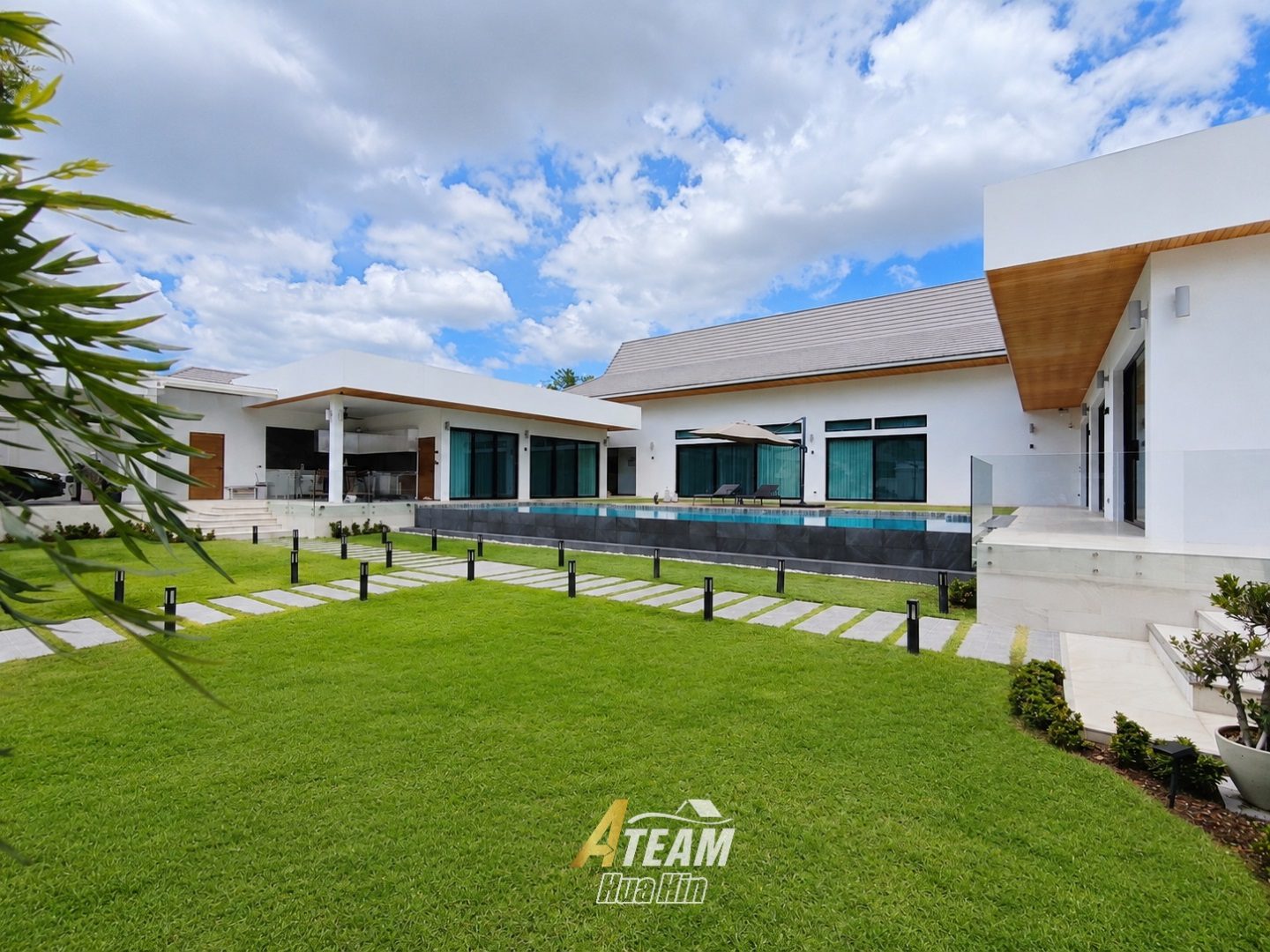 Impressive 5 Bedroom 4 Bathroom luxury pool villa
