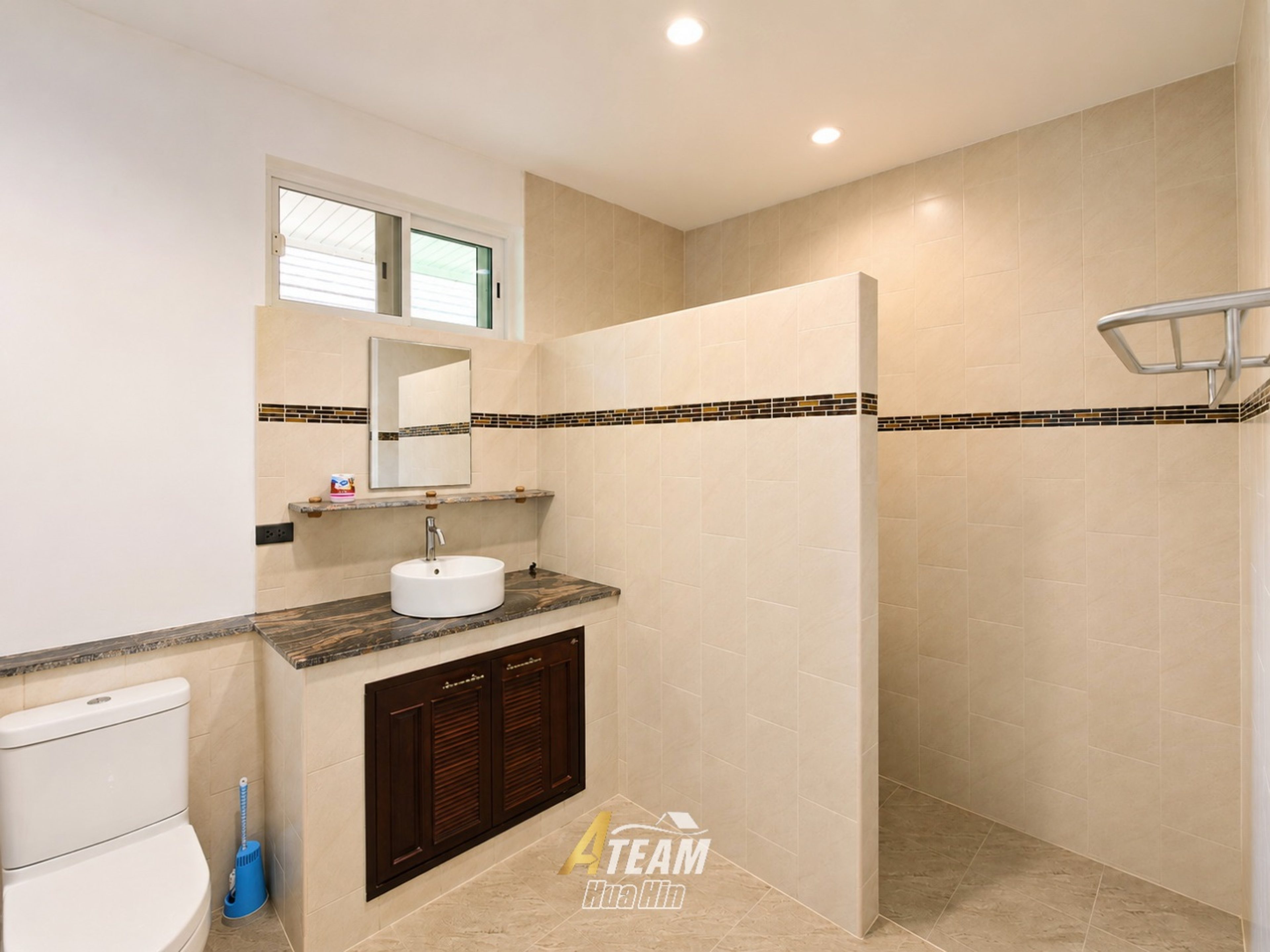 Pet-Friendly 2-Bedroom House thumbnail 13