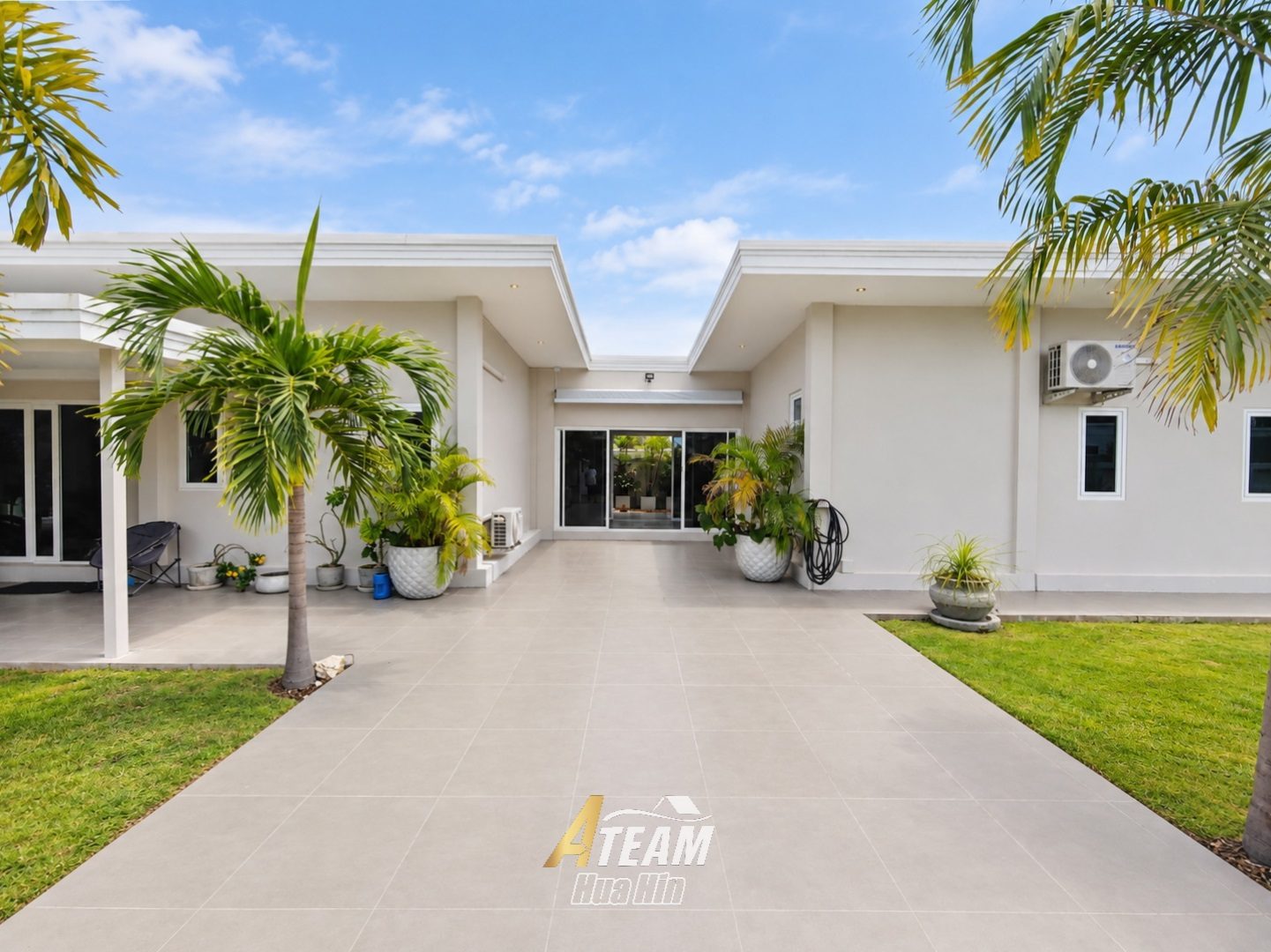 Spacious 4-Bedroom Pool Villa in Black Mountain Area