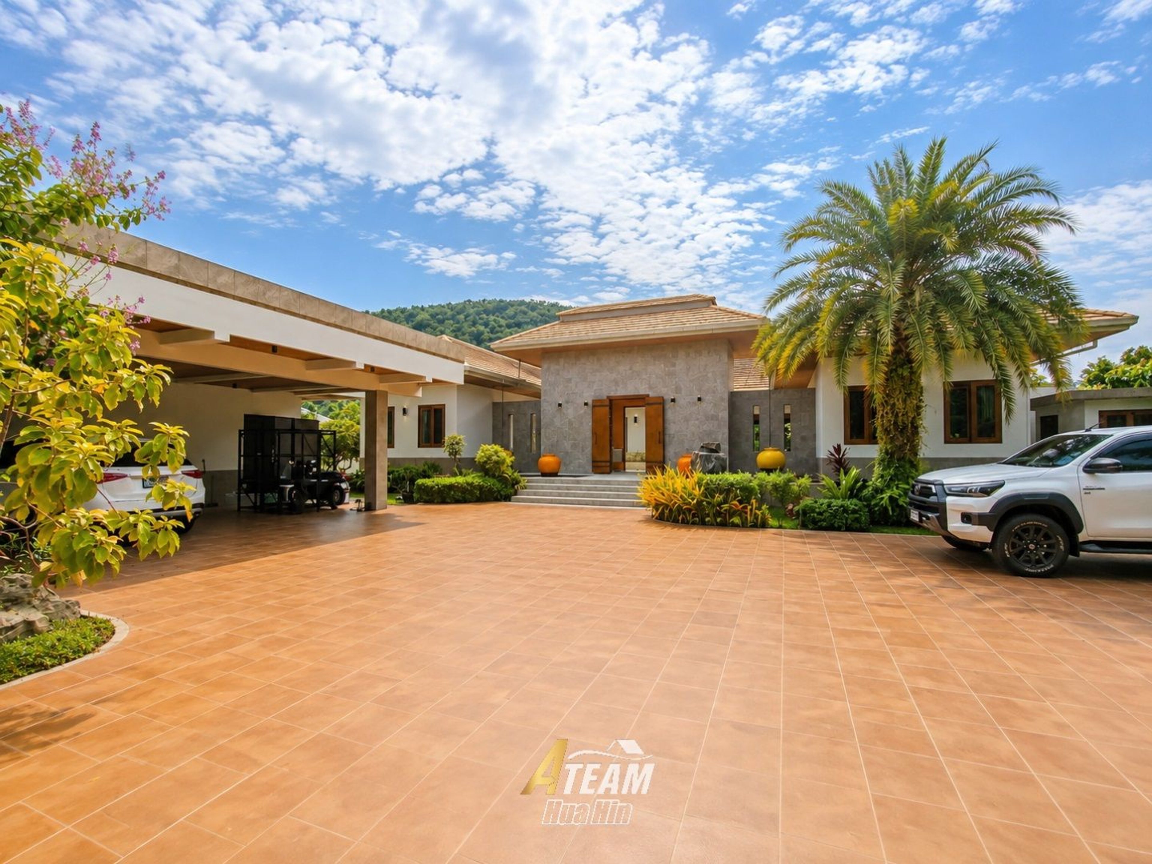 Exceptional 7-Bedroom Pool Villa thumbnail 4