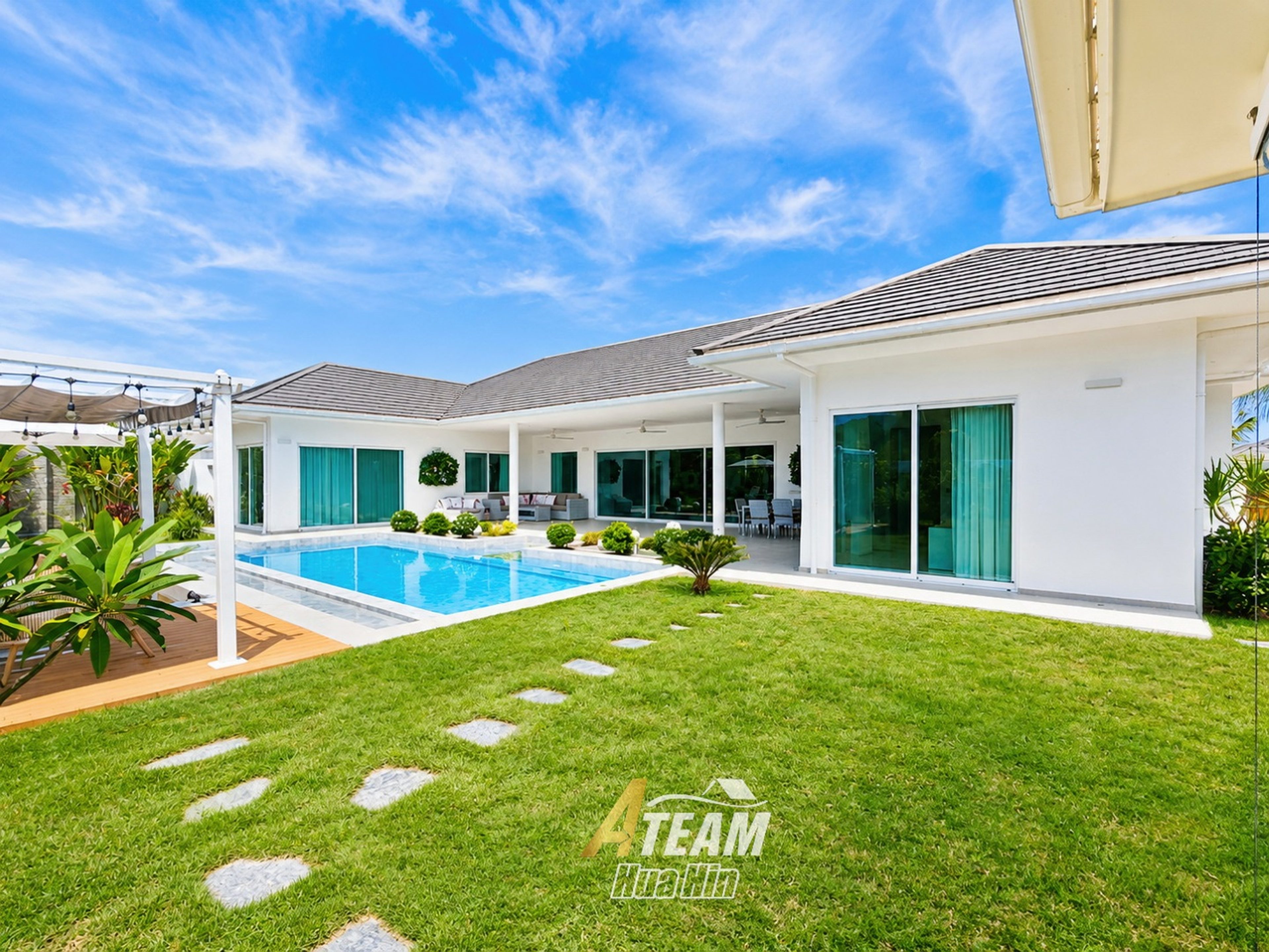 Luxury Villa with Huge Plot and Mountain View thumbnail 4