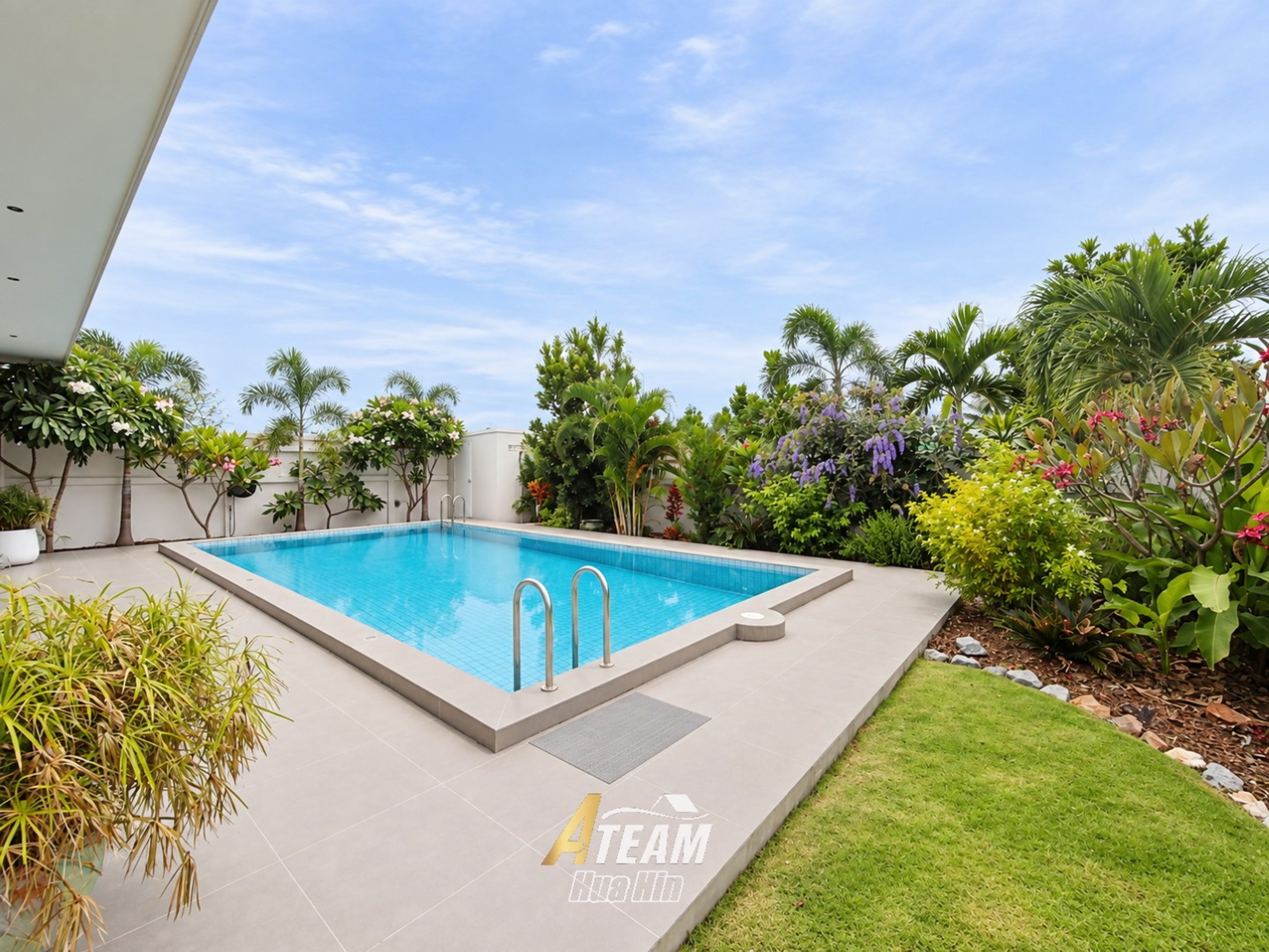 Spacious 4-Bedroom Pool Villa in Black Mountain Area thumbnail 4
