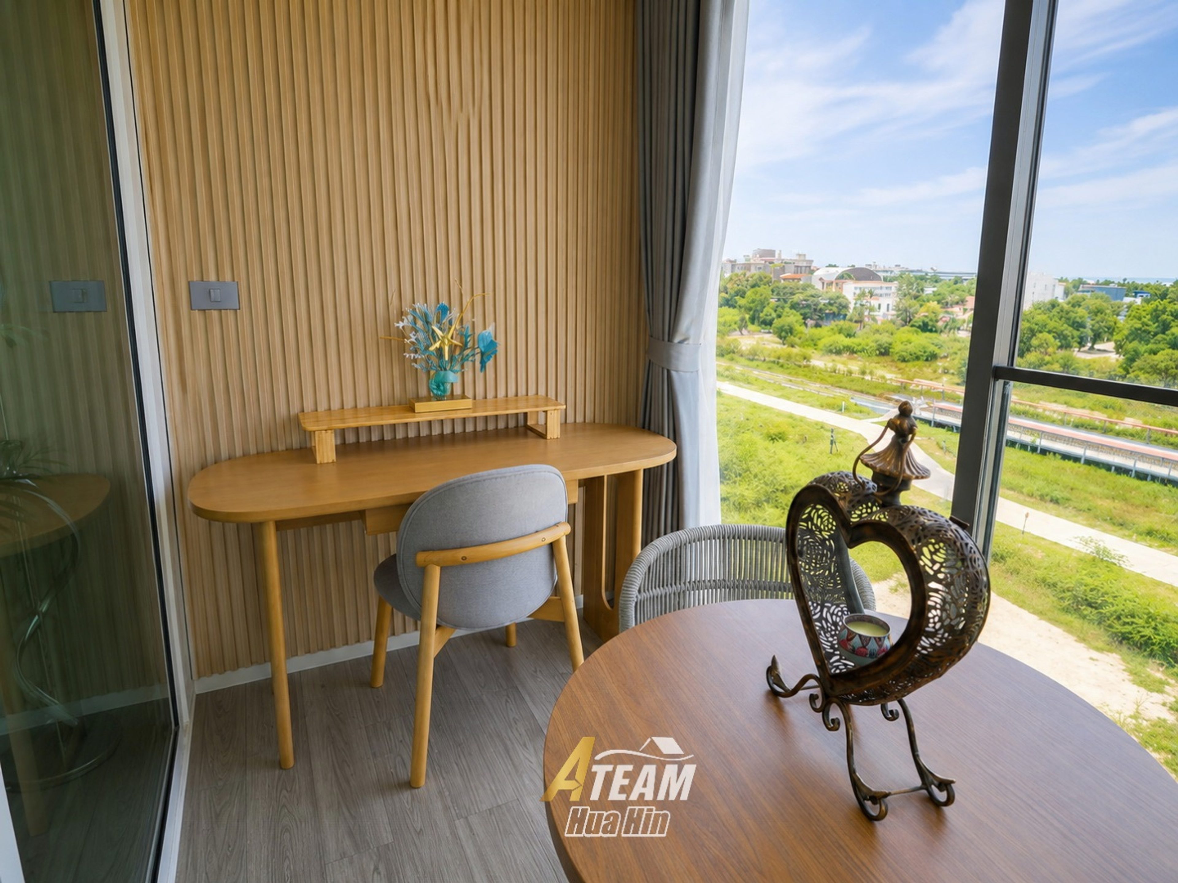 1 Bedroom Plus Corner Unit with Sea View thumbnail 10