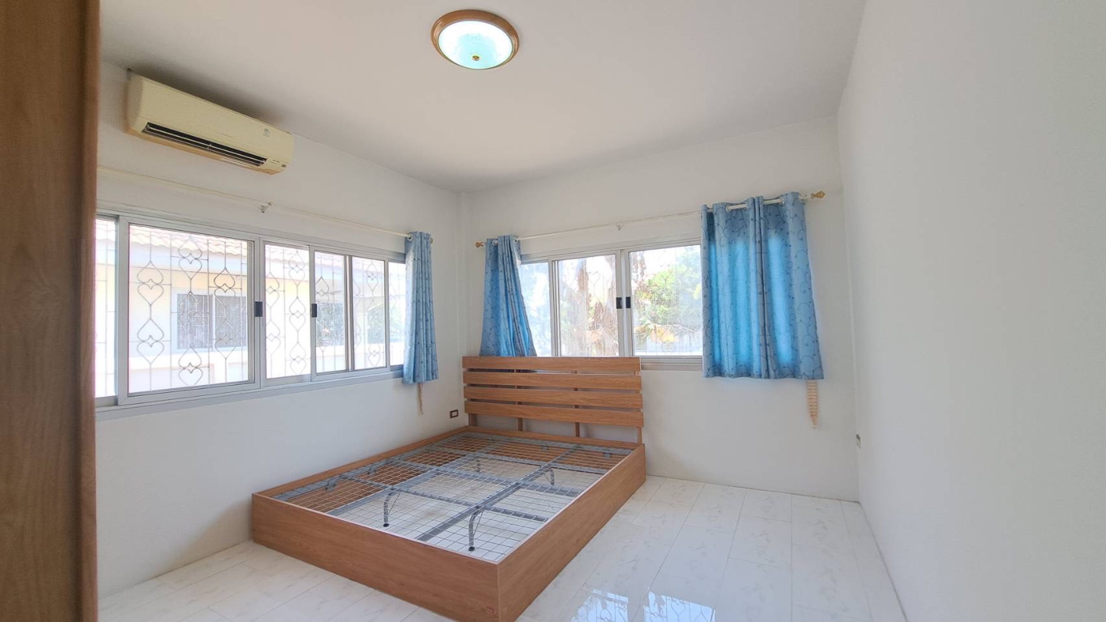 Spacious 3-Bedroom House for Sale in Hua Hin Soi 2 thumbnail 10