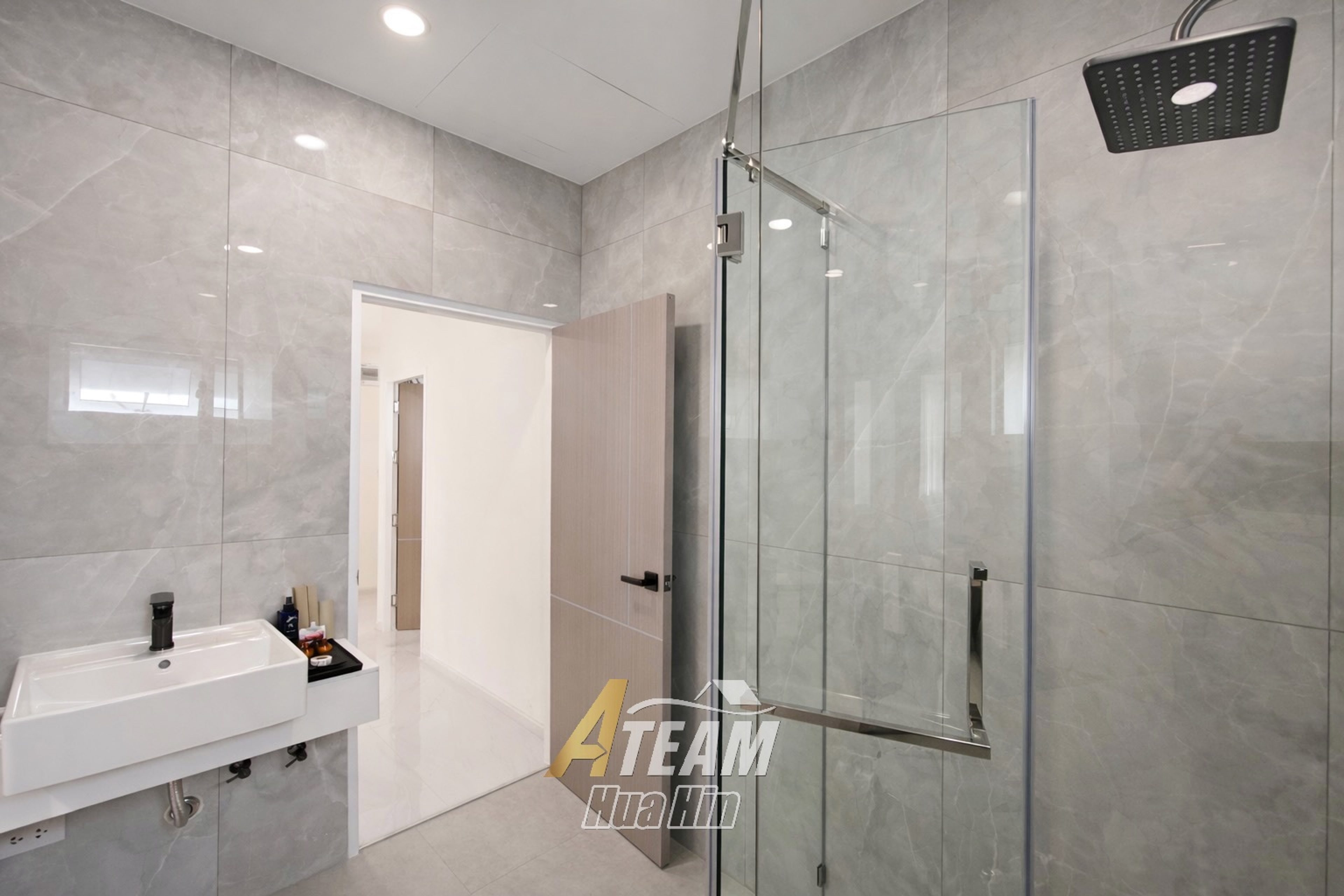 Very Rare Modern Property in the Heart of Hua Hin thumbnail 16