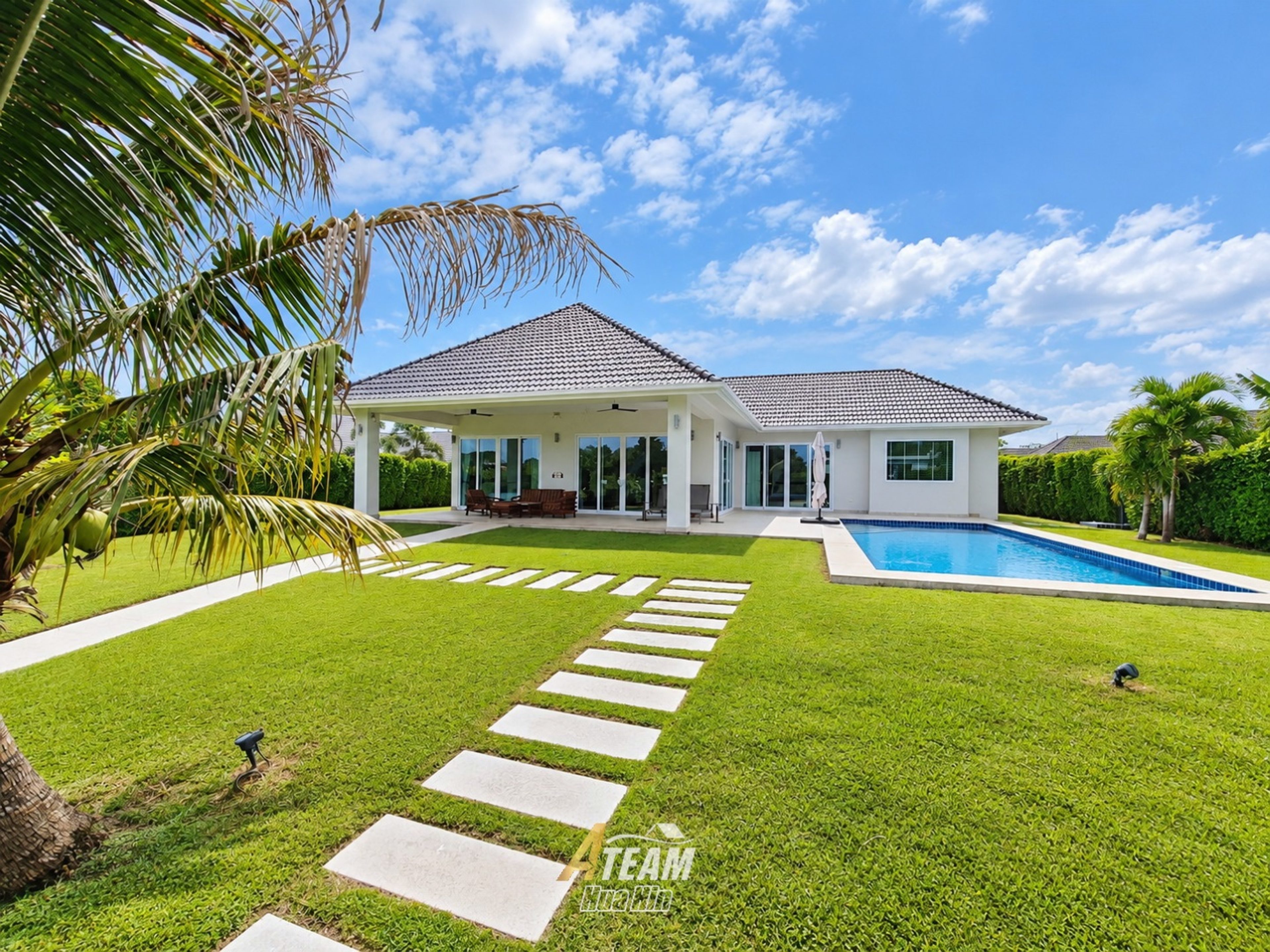 Like-New 3-Bedroom Pool Villa