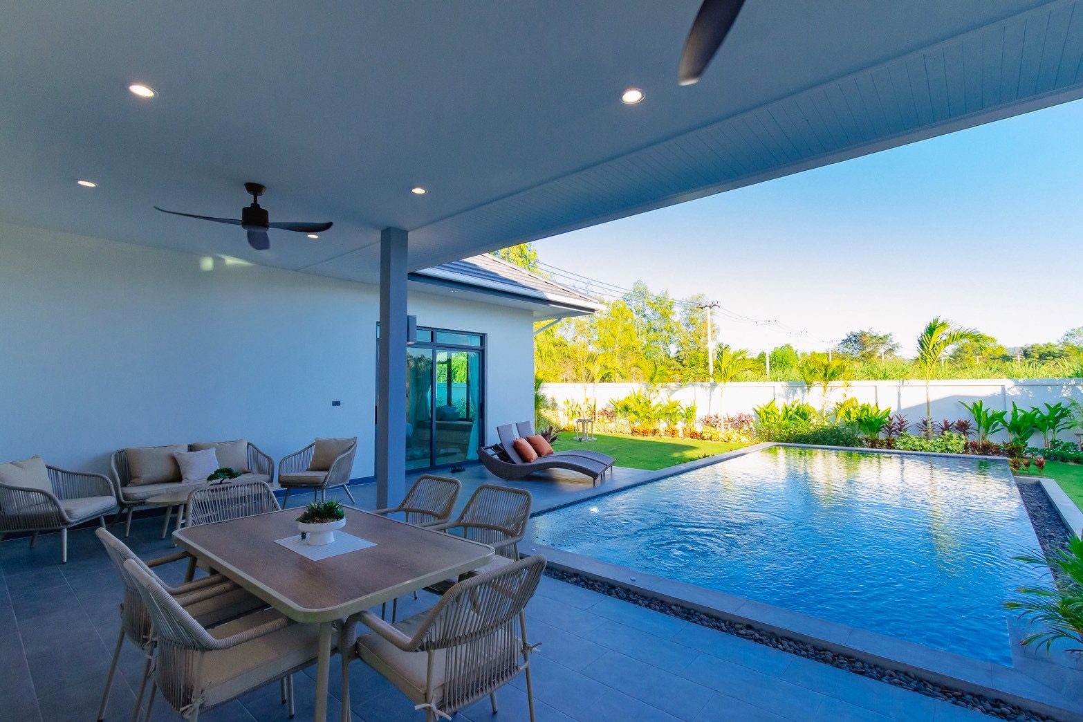 Modern 3 Bedroom Luxury Pool Villas on Soi 112