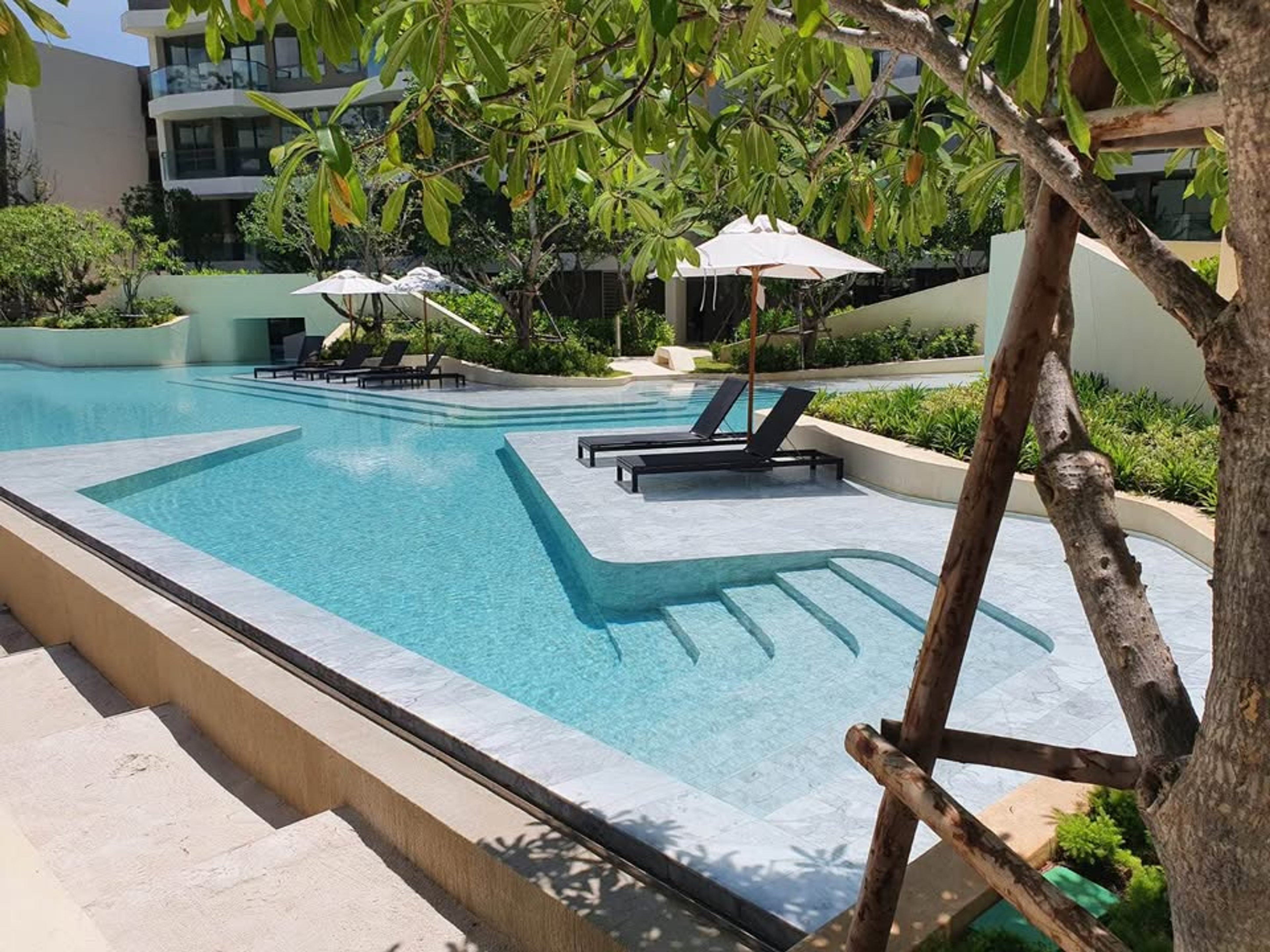 Beautiful 2-Bedroom Condo with Pool View at Veranda, Khao Takiab thumbnail 2