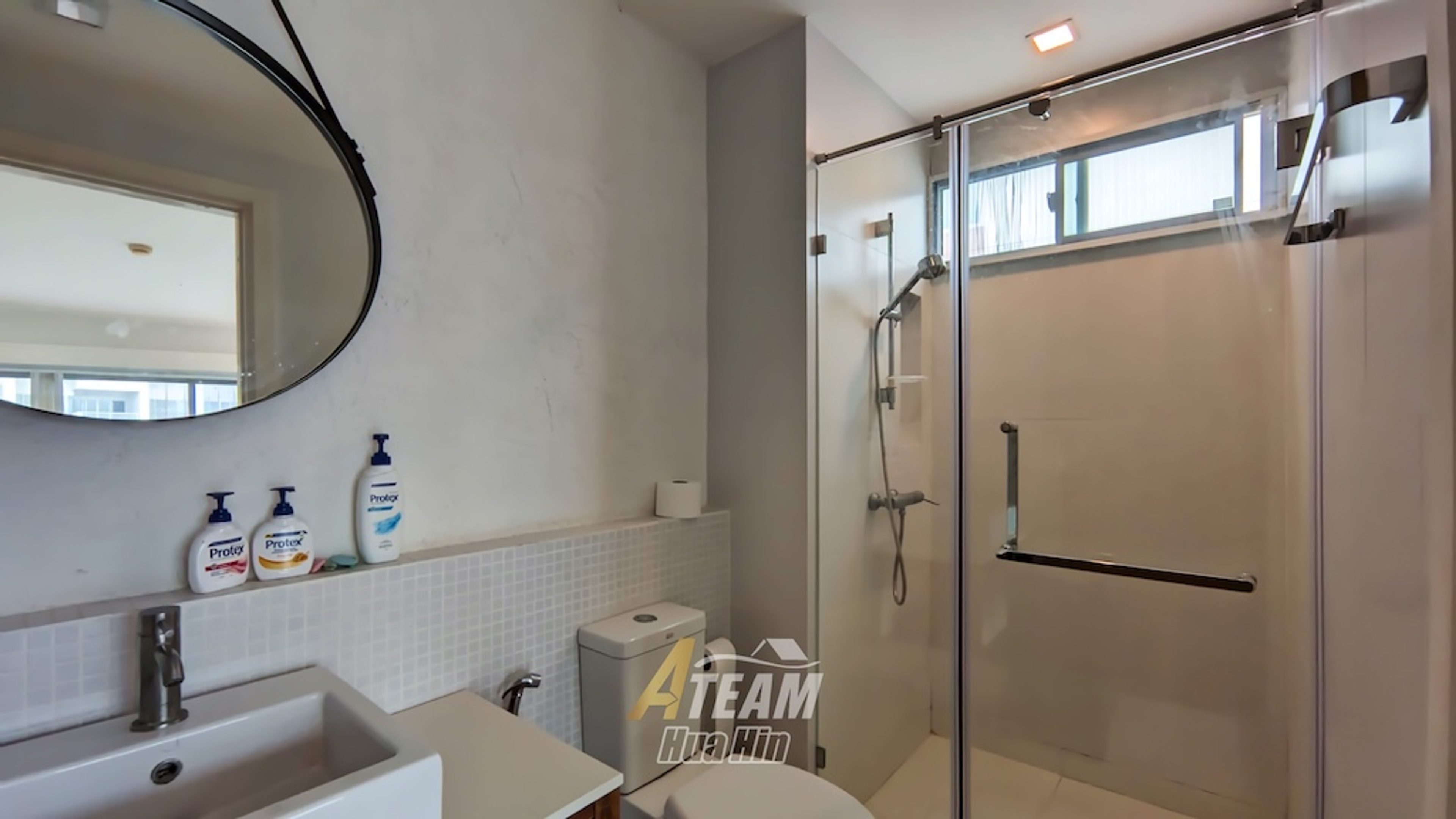 Modern 2-Bedroom Condo with Pool View   thumbnail 8