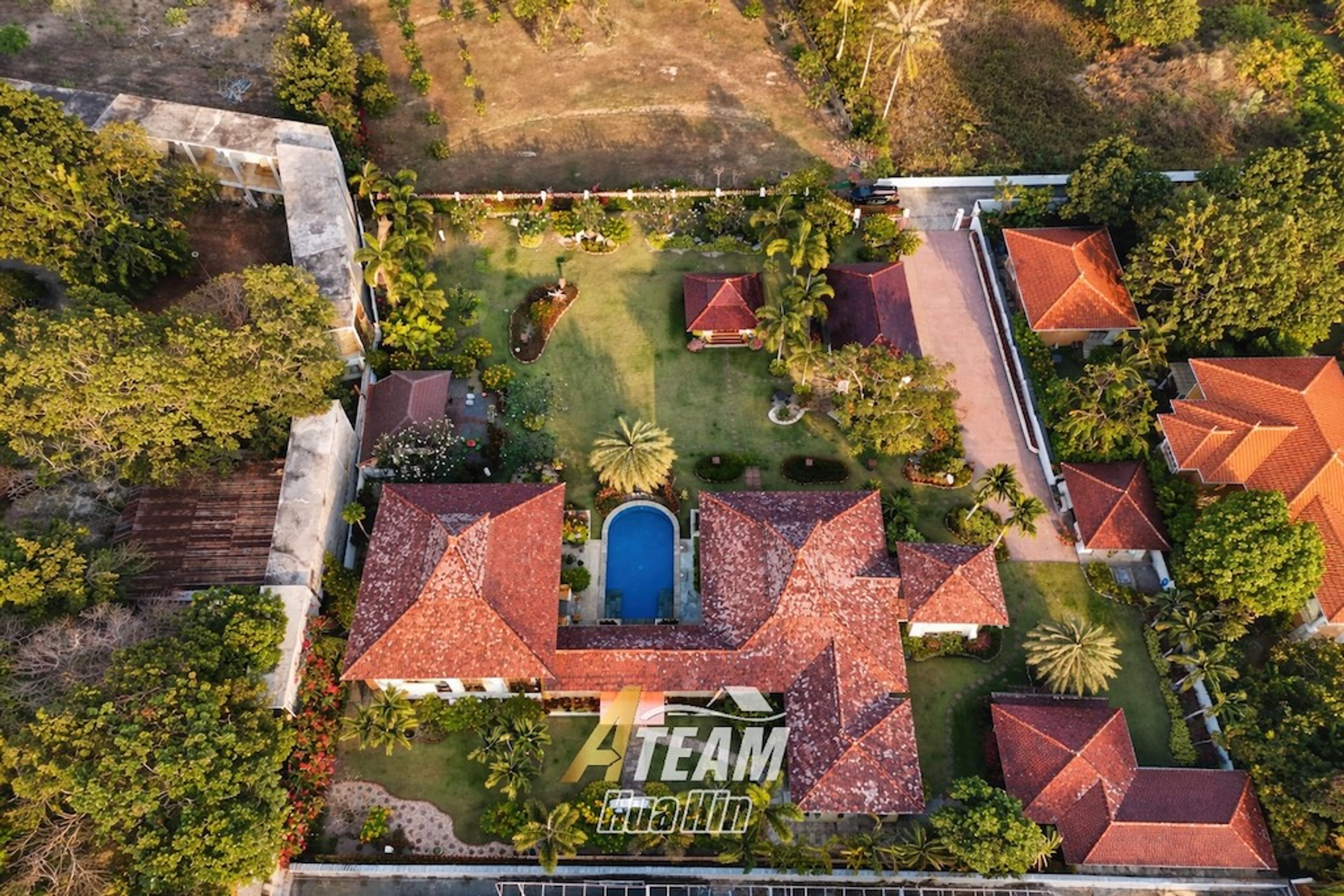 Luxury 6-Bedrooms Spacious 3,200 sqm Estate 5 min from city center —  thumbnail 37