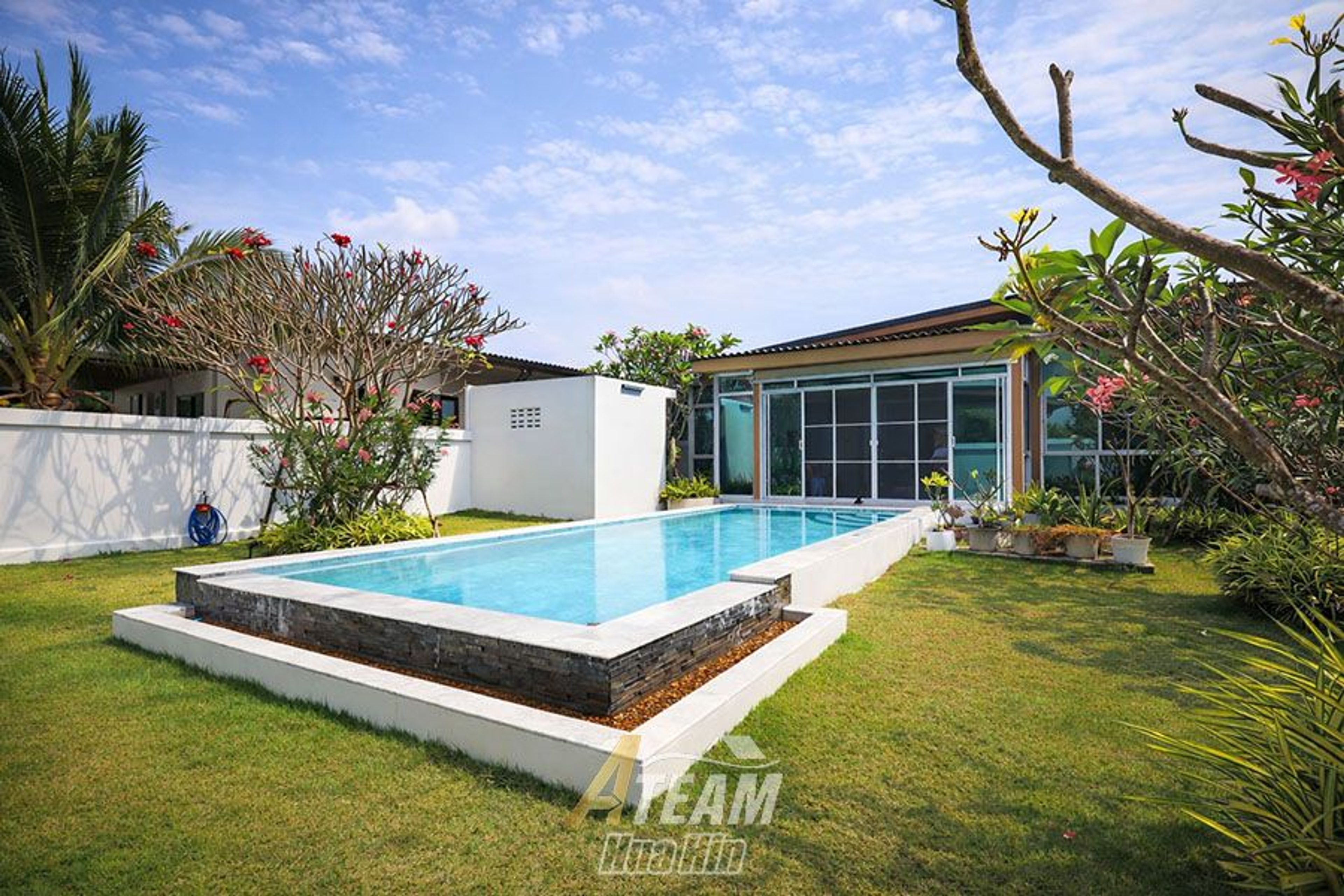 Modern 3-Bedroom Pool Villa in Hin Lek Fai thumbnail 4