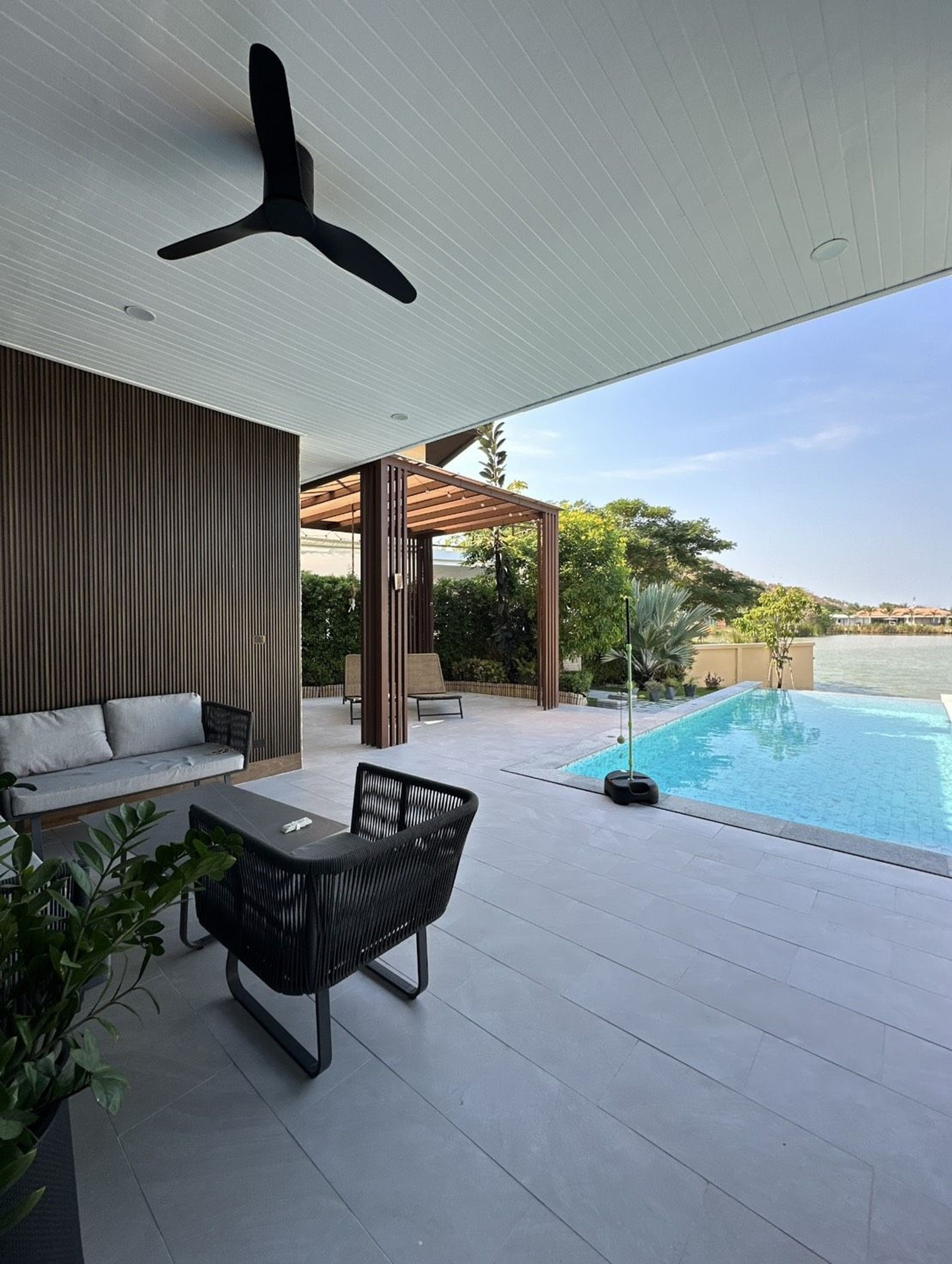 4-Bedroom Lake View Pool Villa thumbnail 4