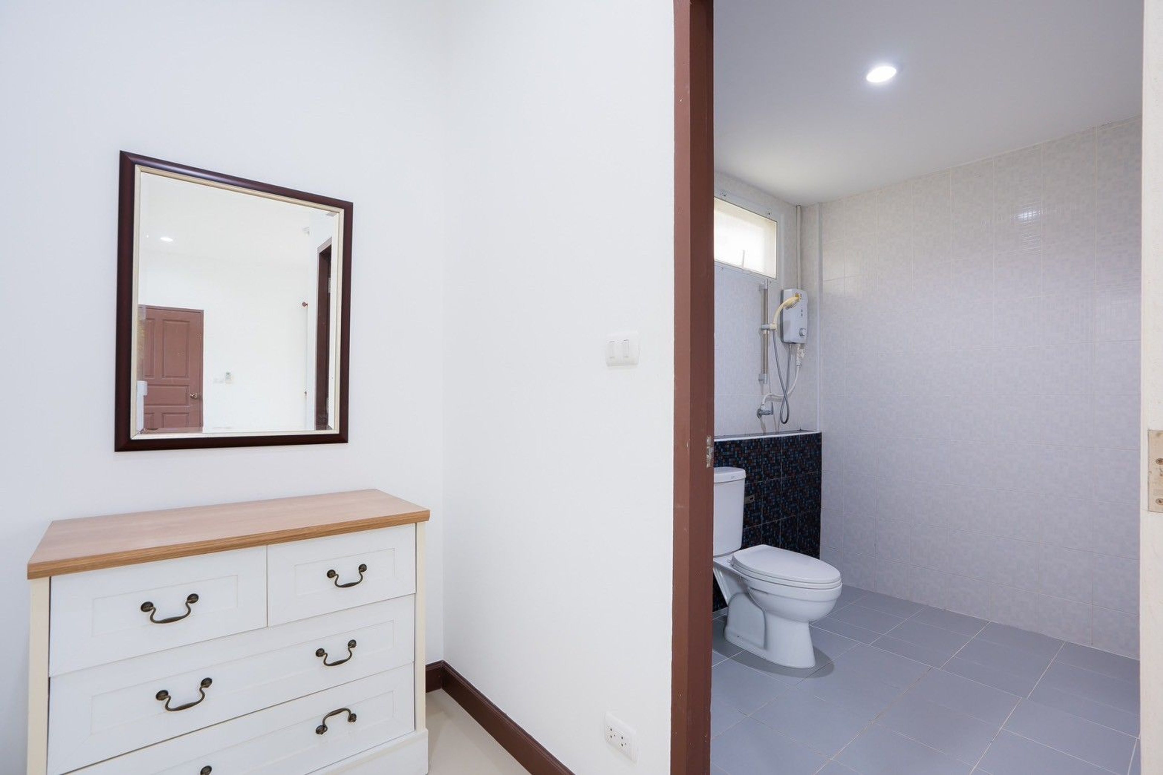 Spacious 4-Bedroom Freehold Pool Villa in Hin Lek Fai thumbnail 6