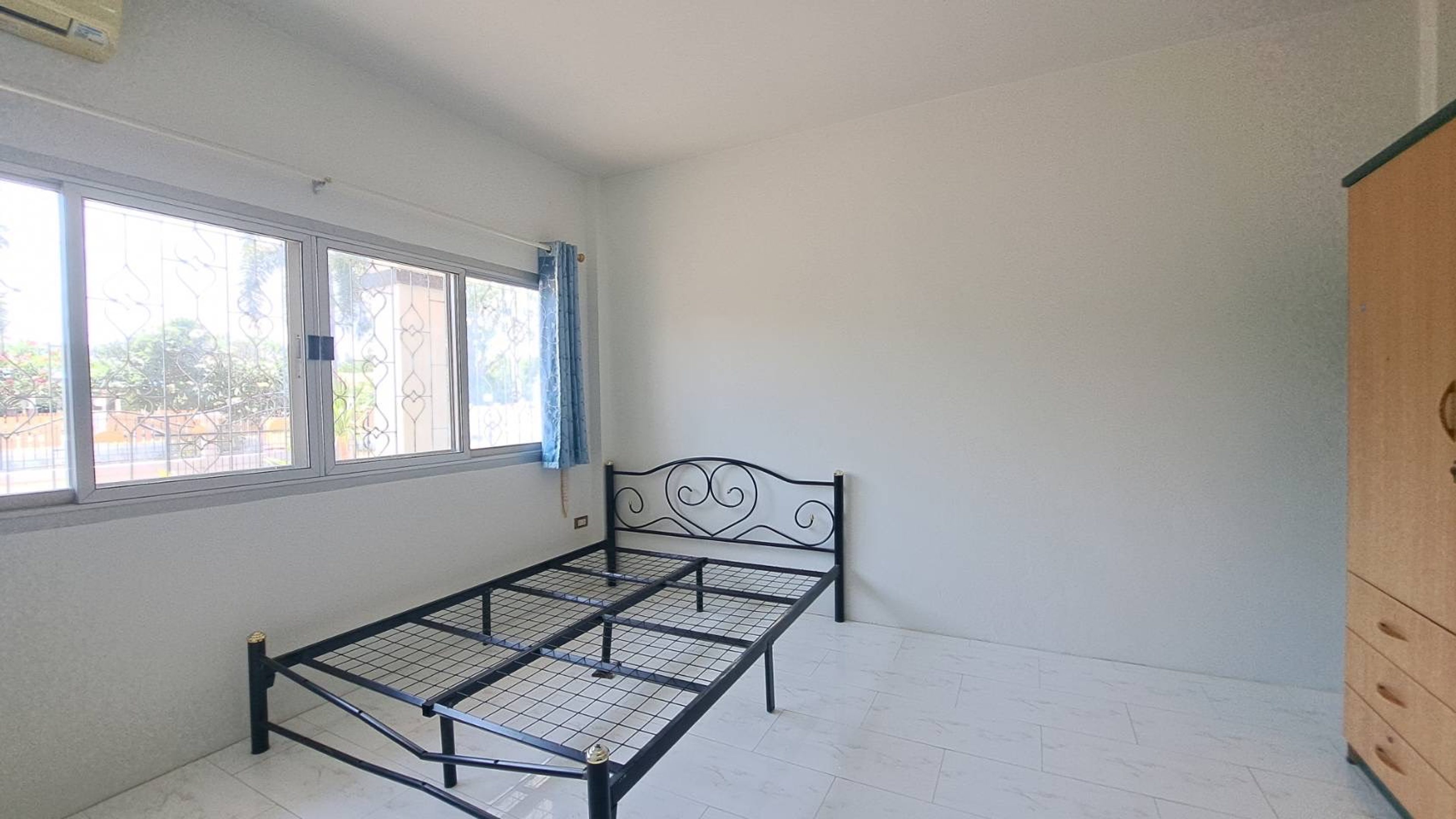 Spacious 3-Bedroom House for Sale in Hua Hin Soi 2 thumbnail 24
