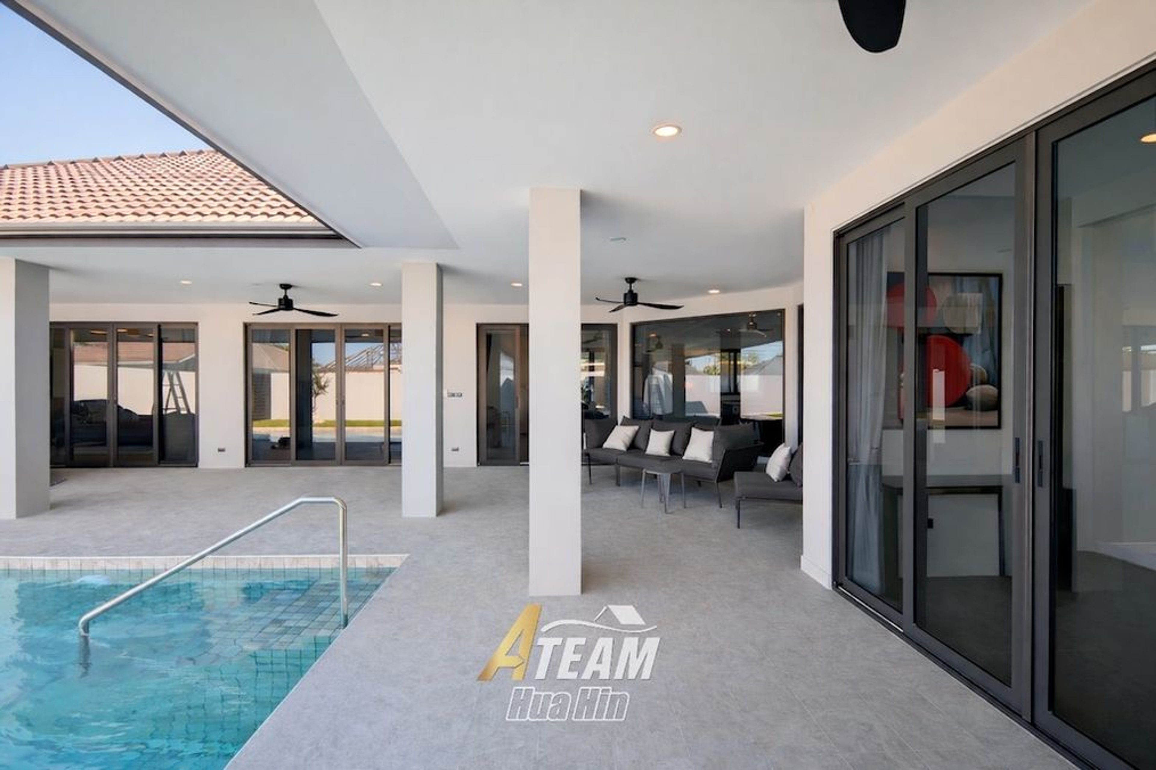 Modern Pool Villa with Large Interior Space in Soi 114 thumbnail 3
