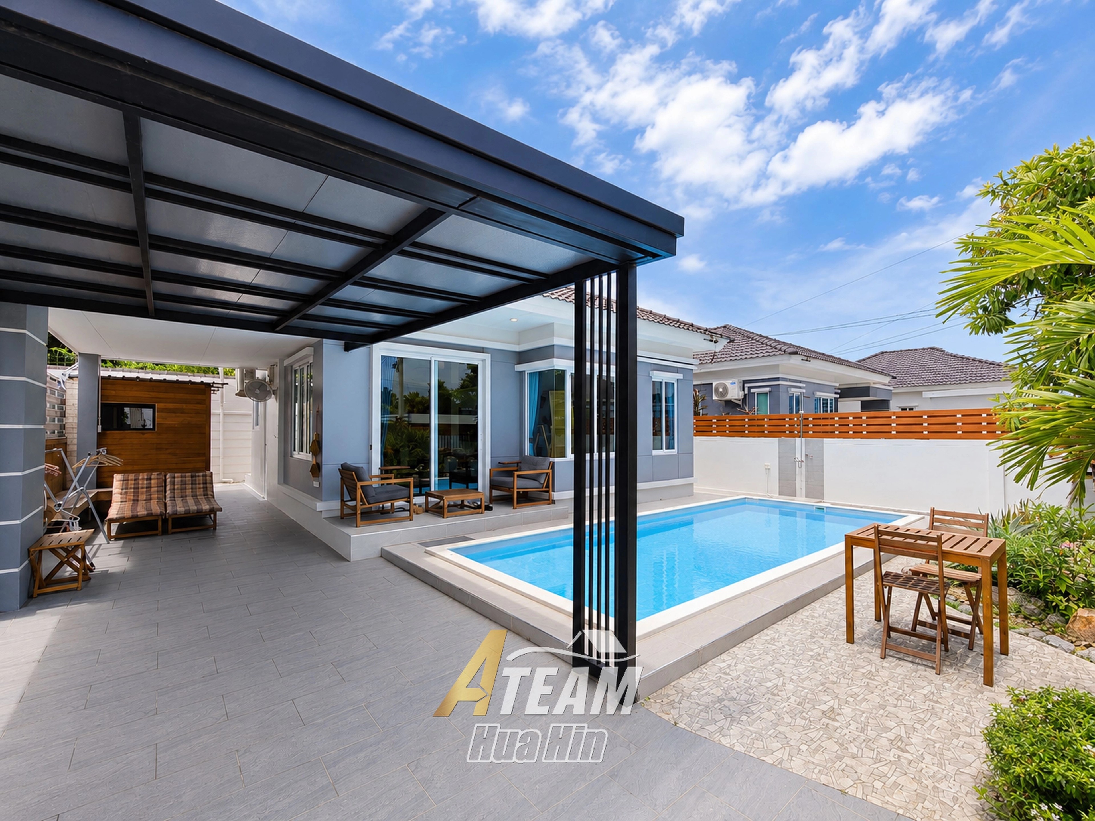 Villa de 2 chambres avec piscine, panneaux solaires et sauna, comme neuve