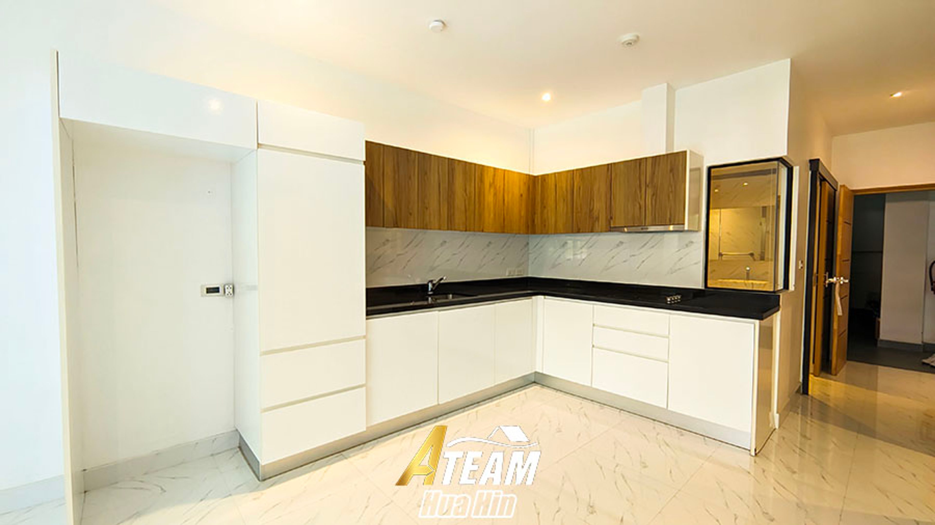 Sunshine Residence – 2-Bed Ground Floor Unit with Direct Pool Acces thumbnail 5