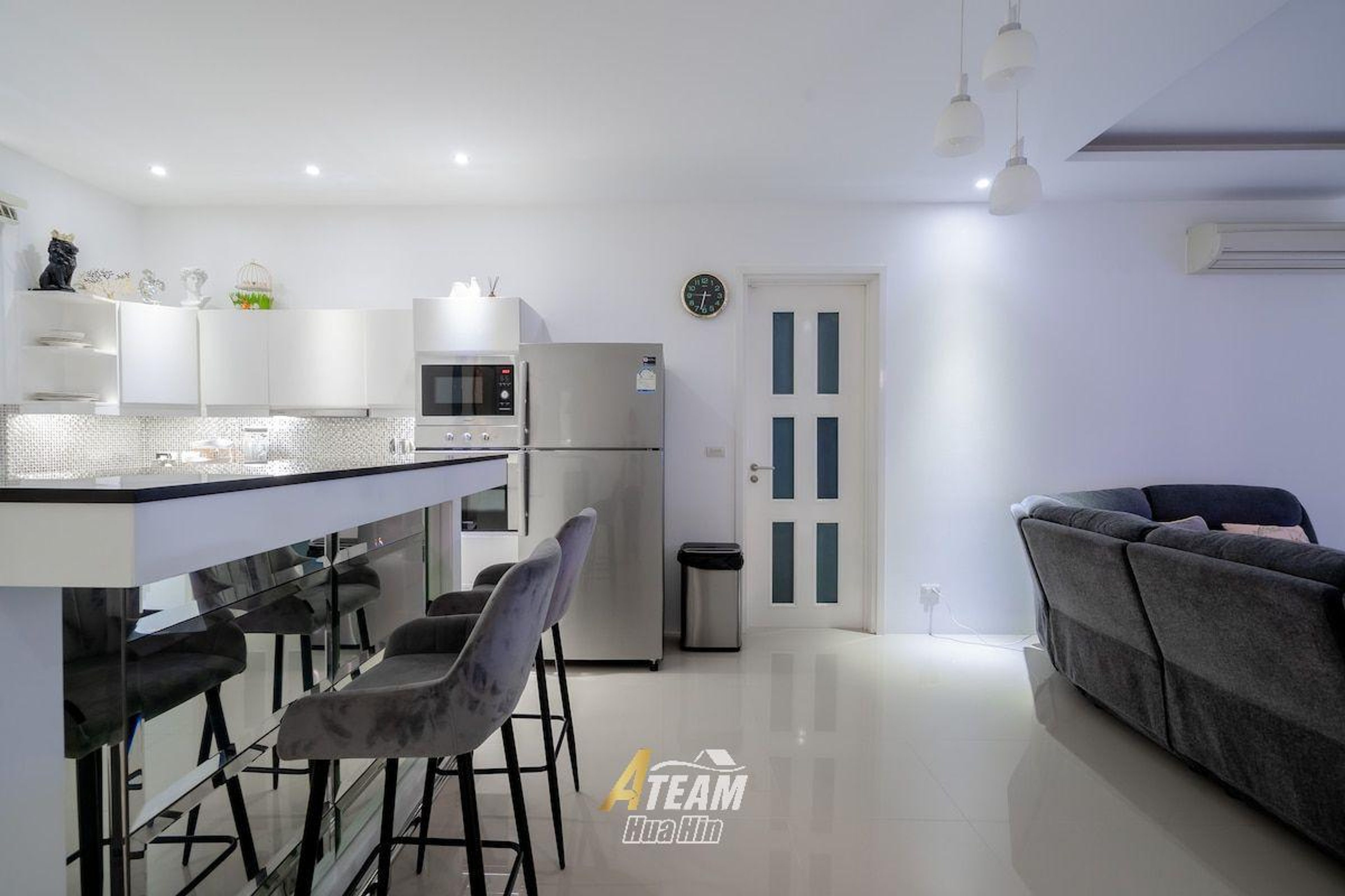 Luxury 3-Bedroom Pool Villa for Sale at Falcon Hill, Soi 102 thumbnail 16