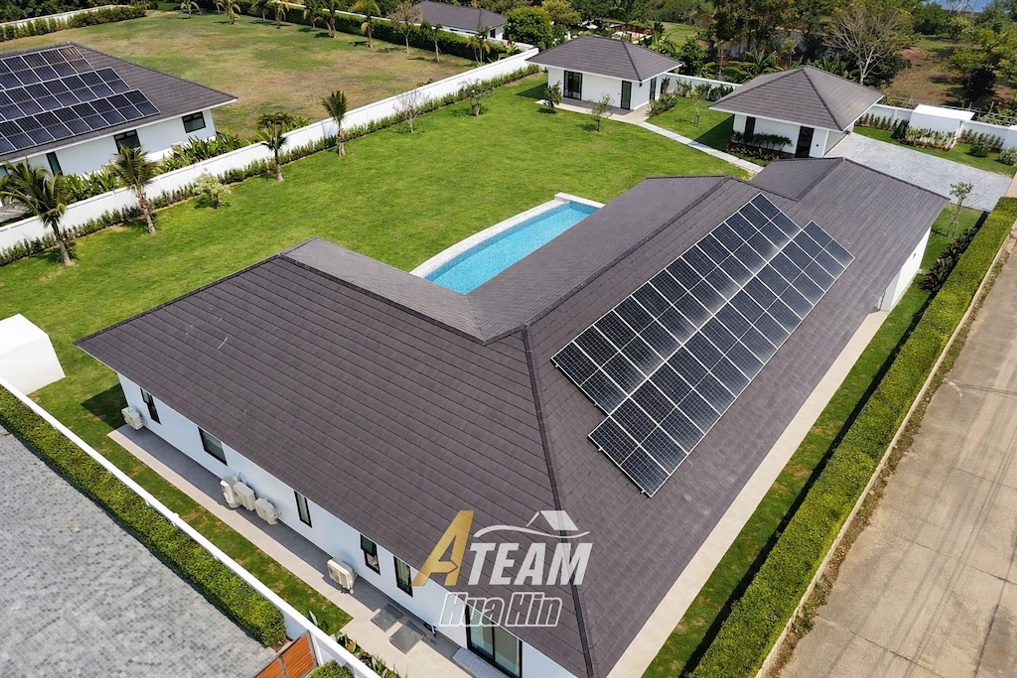 Prestigious 5-Bedroom Pool Villa on 2,622 sqm Prime Land thumbnail 2