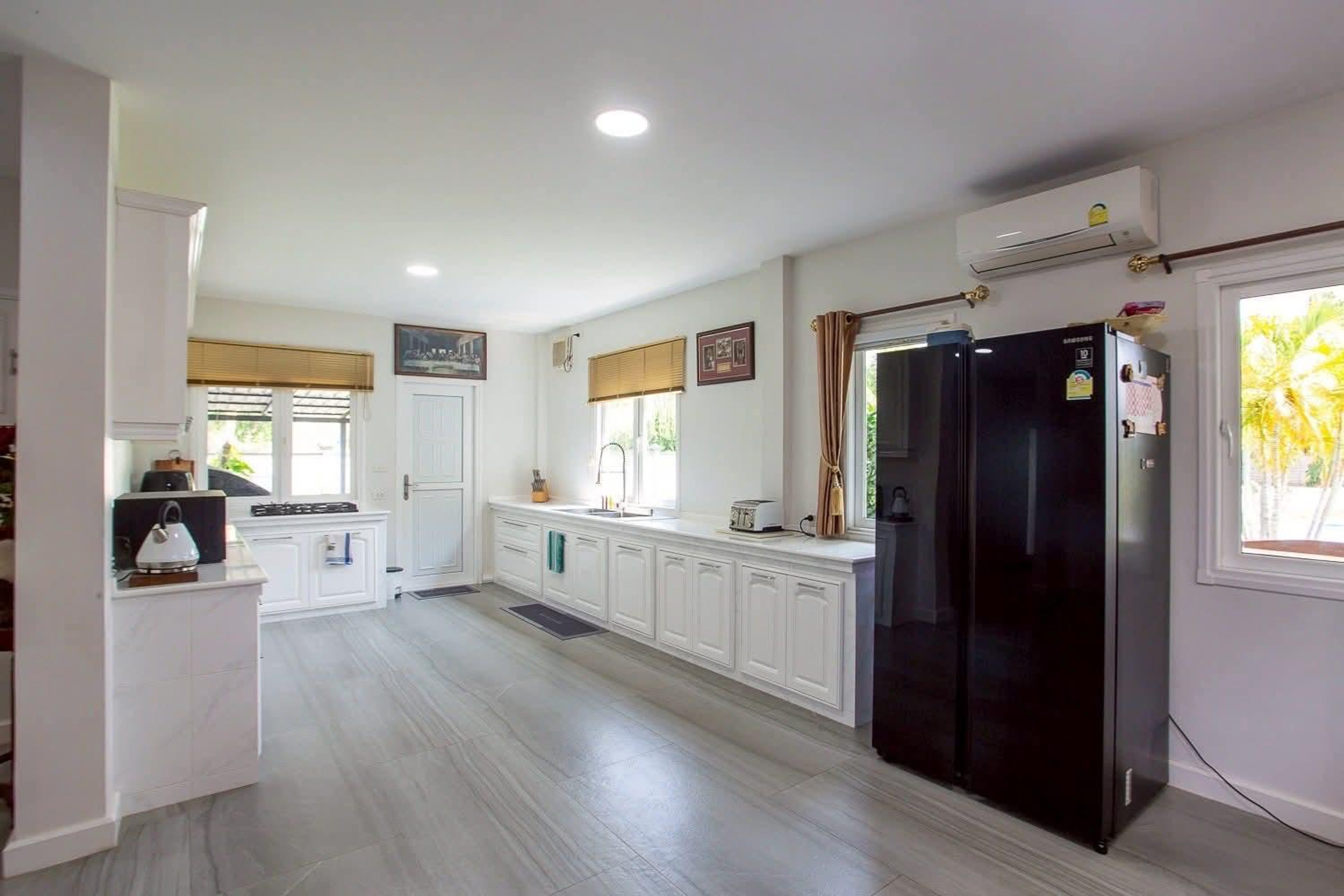 Impressive 7-Bedroom Mansion with Large Saltwater Pool in Cha-Am thumbnail 31