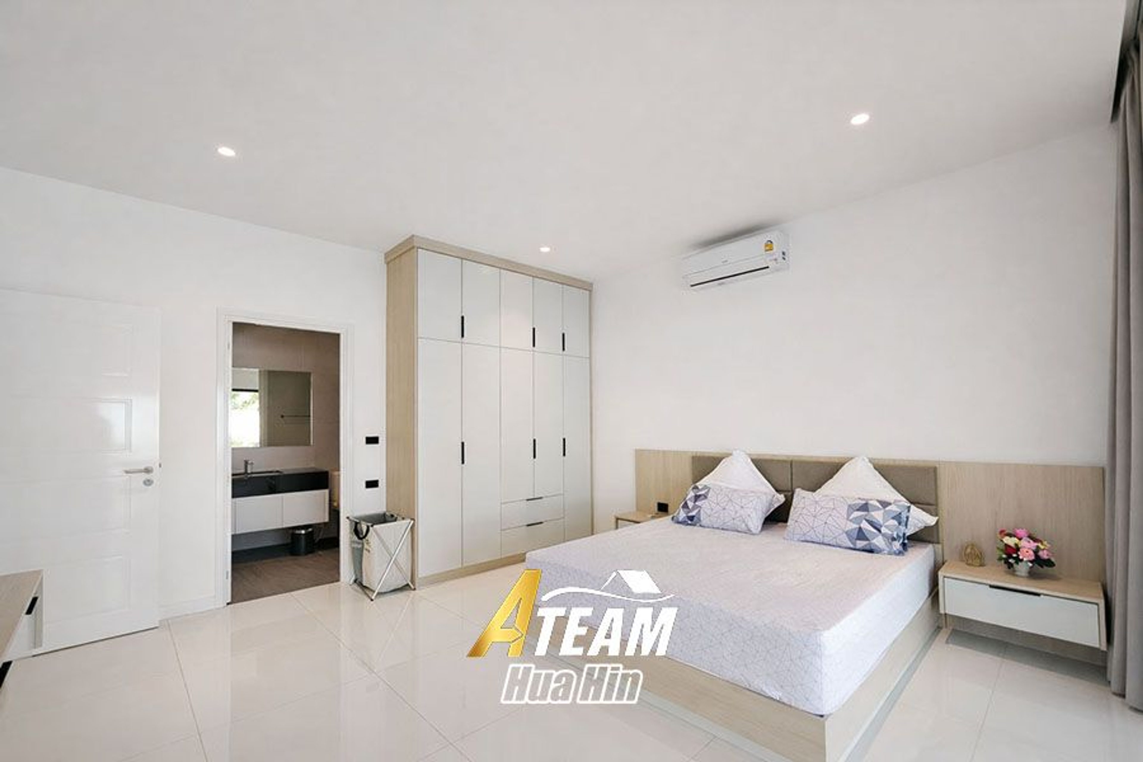 Modern 3 Bed 3 Bath Pool Villa near Blackmountain  thumbnail 5