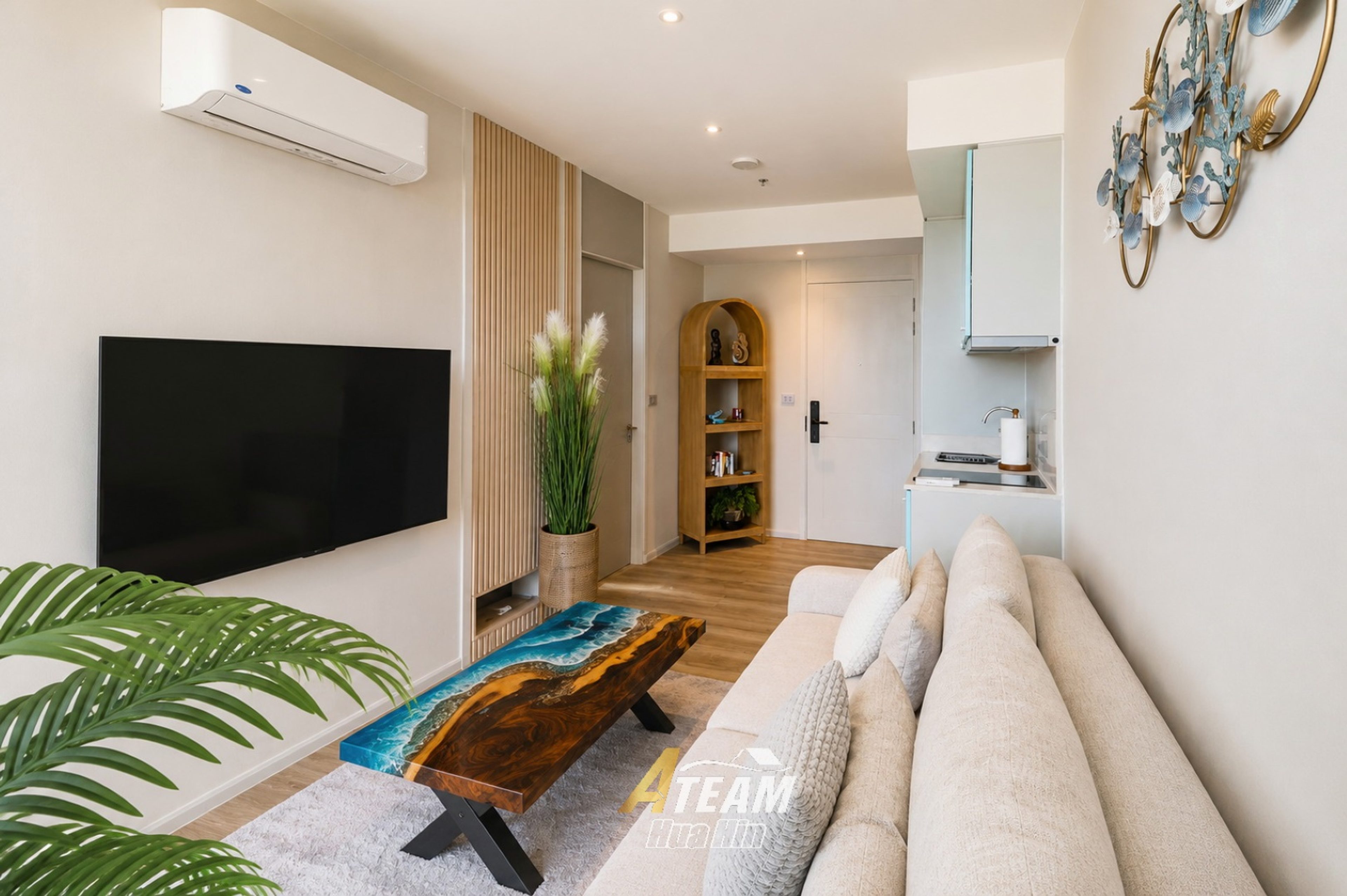 1 Bedroom Plus Corner Unit with Sea View thumbnail 7
