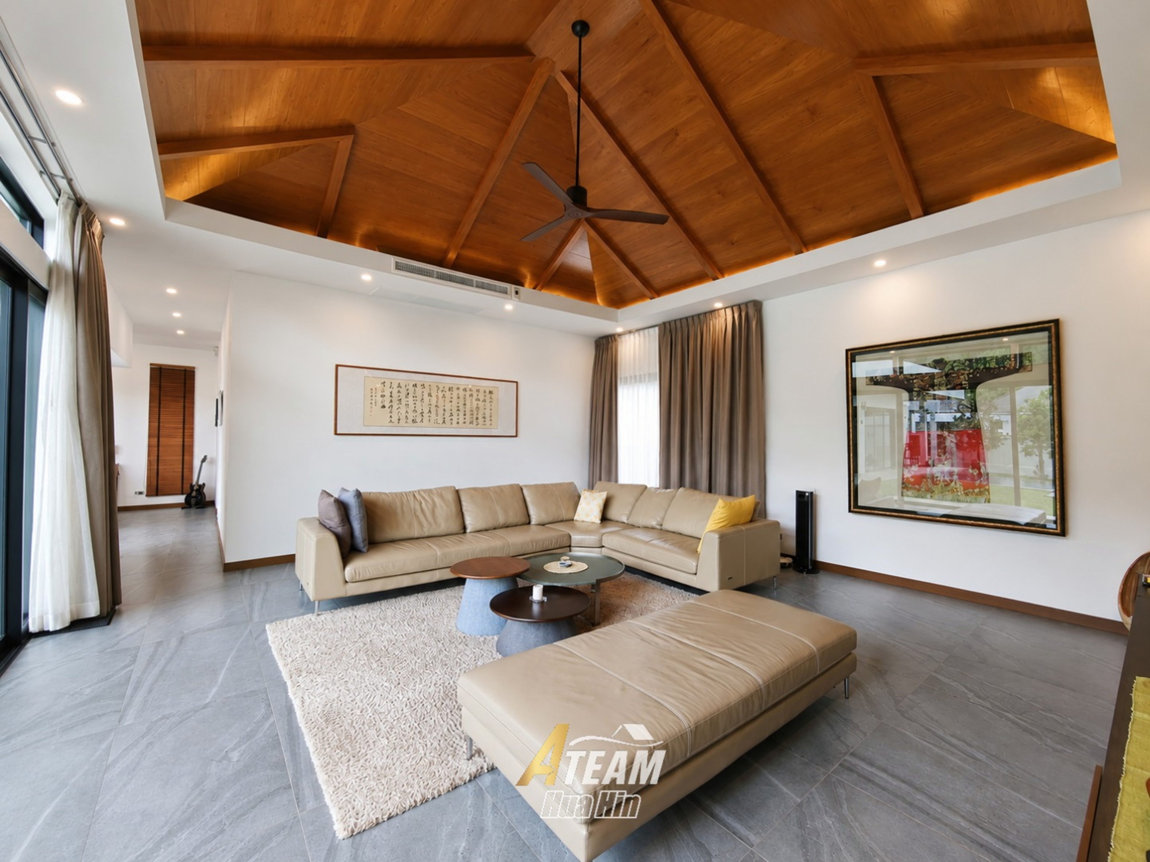 Impressive 5 Bedroom 4 Bathroom luxury pool villa thumbnail 11