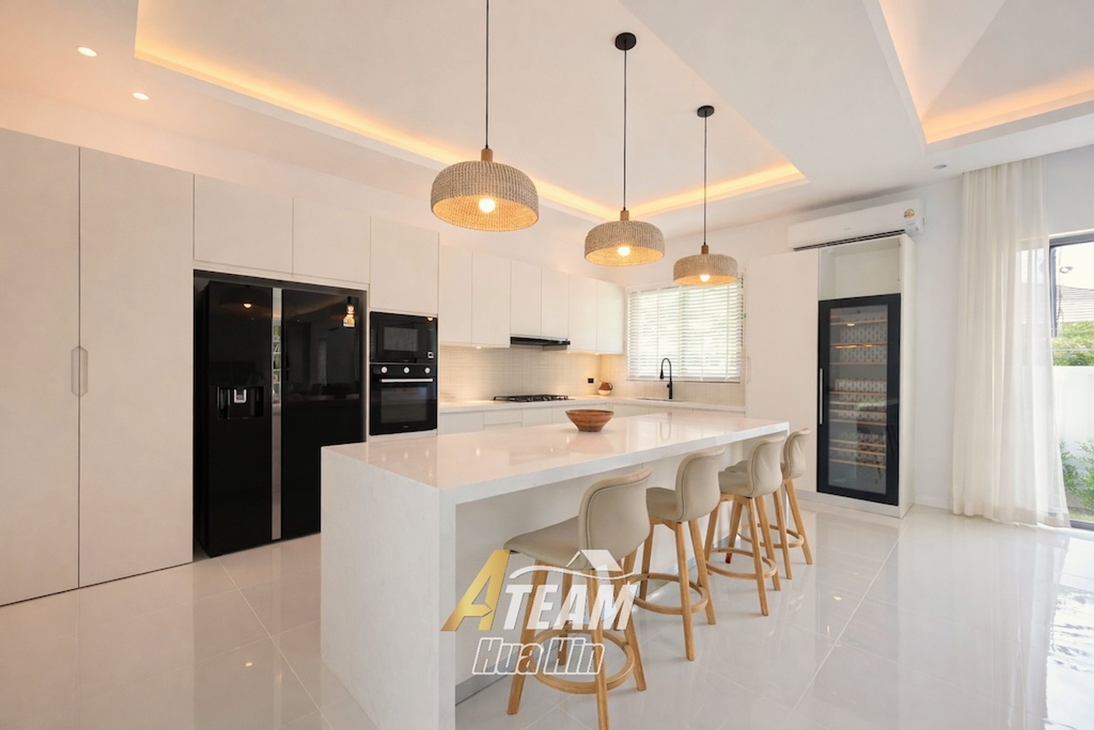Prestigious 5-Bedroom Pool Villa on 2,622 sqm Prime Land thumbnail 18