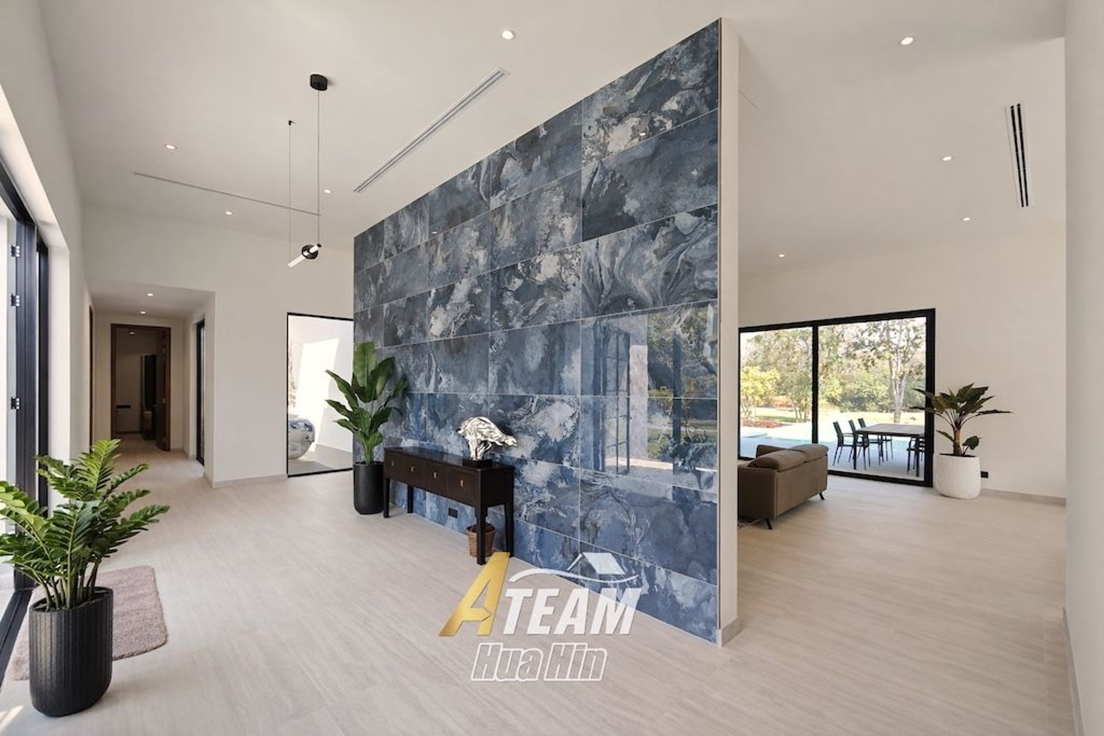 Luxury 3-Bedroom Estate with Springfield Golf Course View thumbnail 7