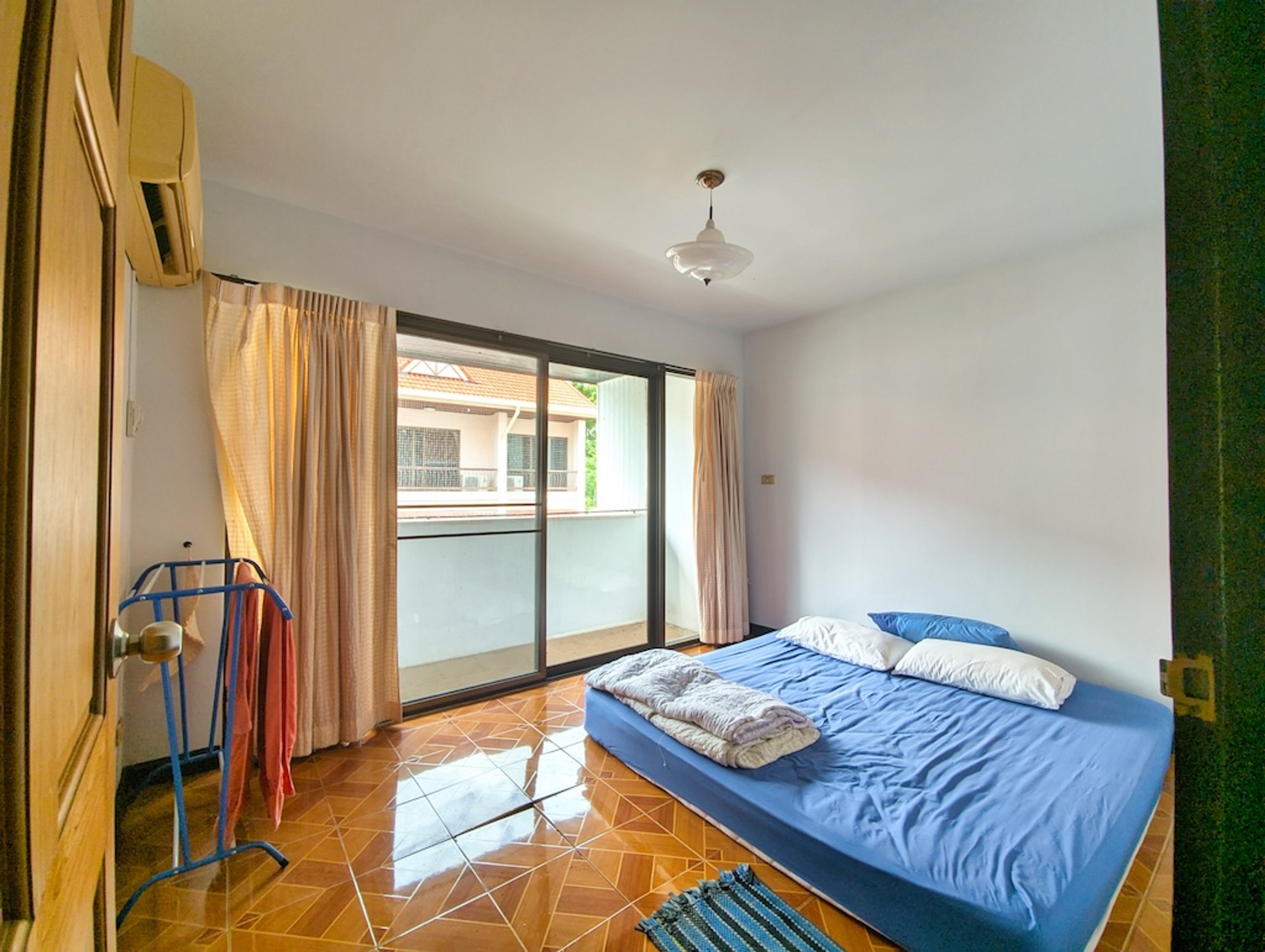 Beachfront 5-Bedroom Townhouse in Baan Suksamran – Hua Hin City Center thumbnail 11