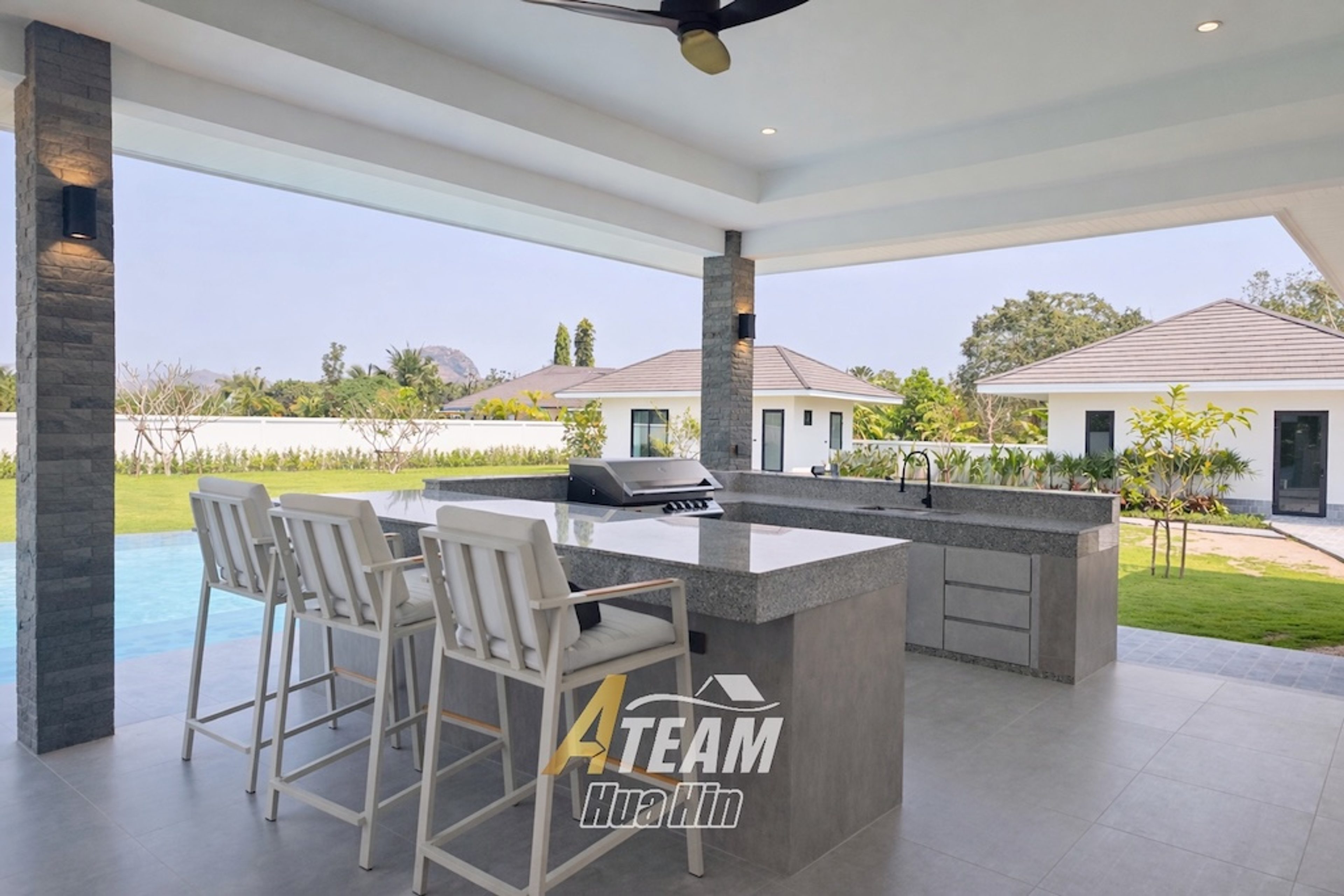 Prestigious 5-Bedroom Pool Villa on 2,622 sqm Prime Land thumbnail 5