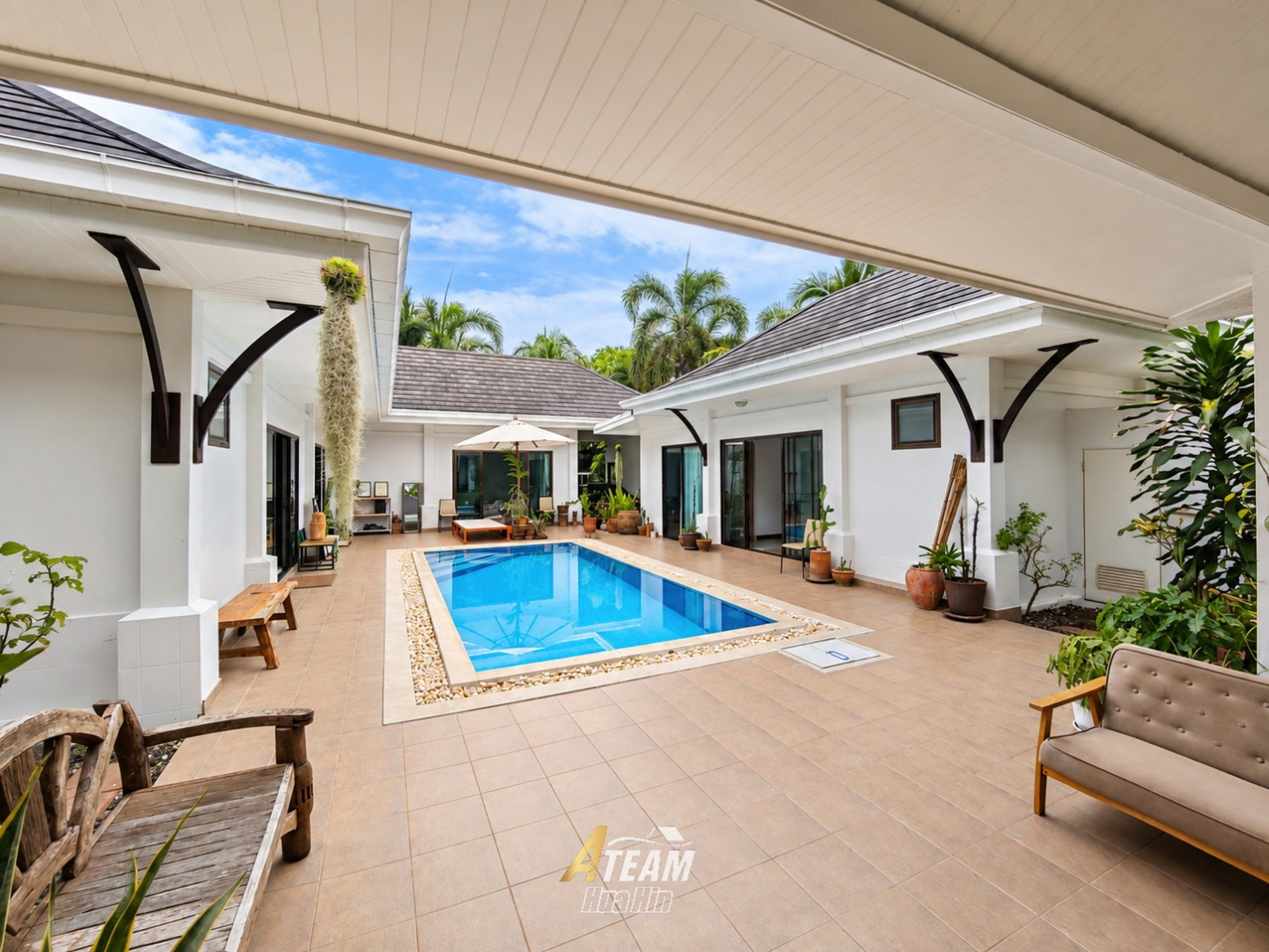 Luxury 4-Bedroom Pool Villa on a Large Plot in Khao Tao, thumbnail 2